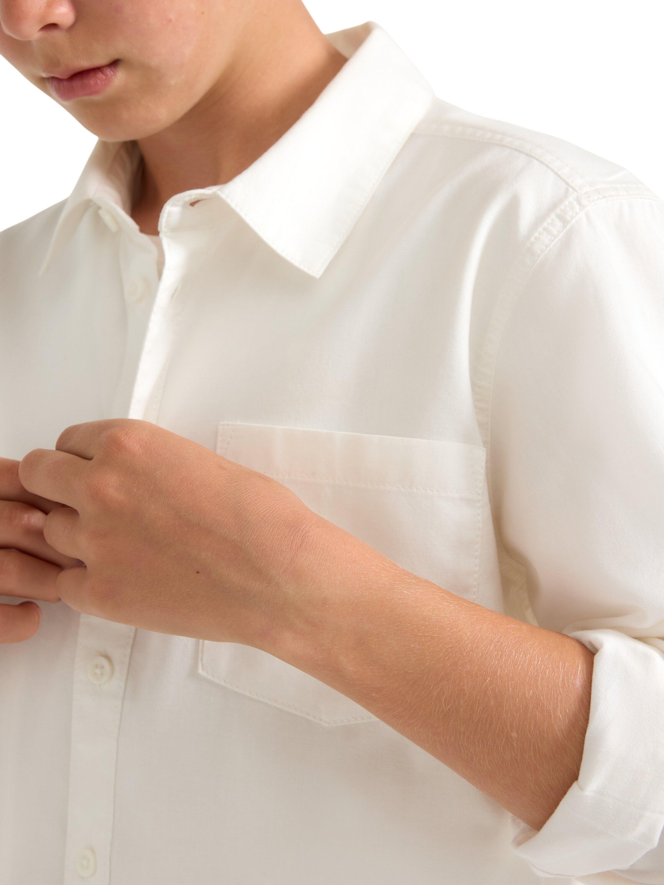 En bl&oslash;d og klassisk oxfordskjorte m