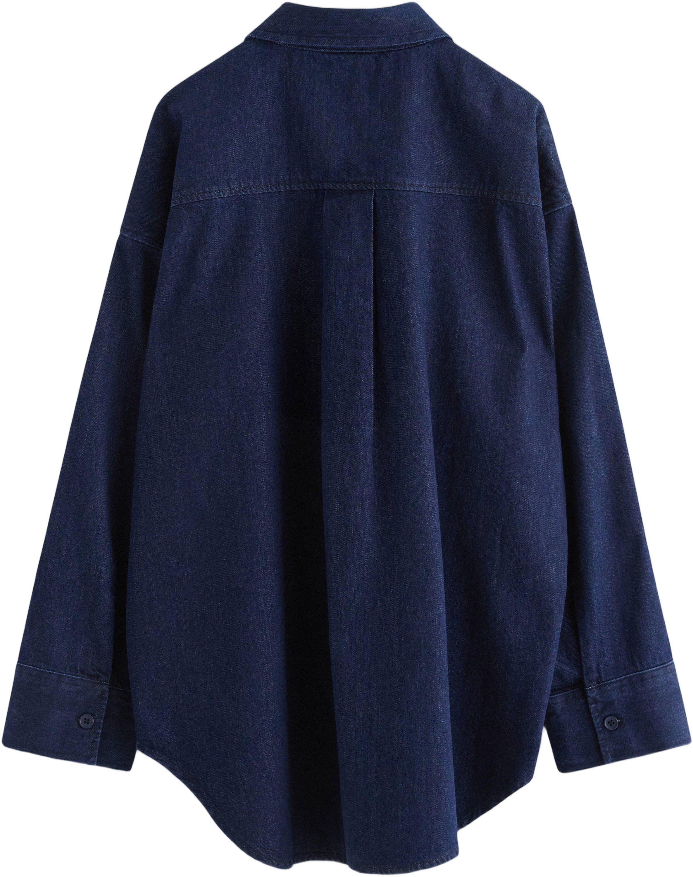 Afslappet denimskjorte i v&aelig;vet bom