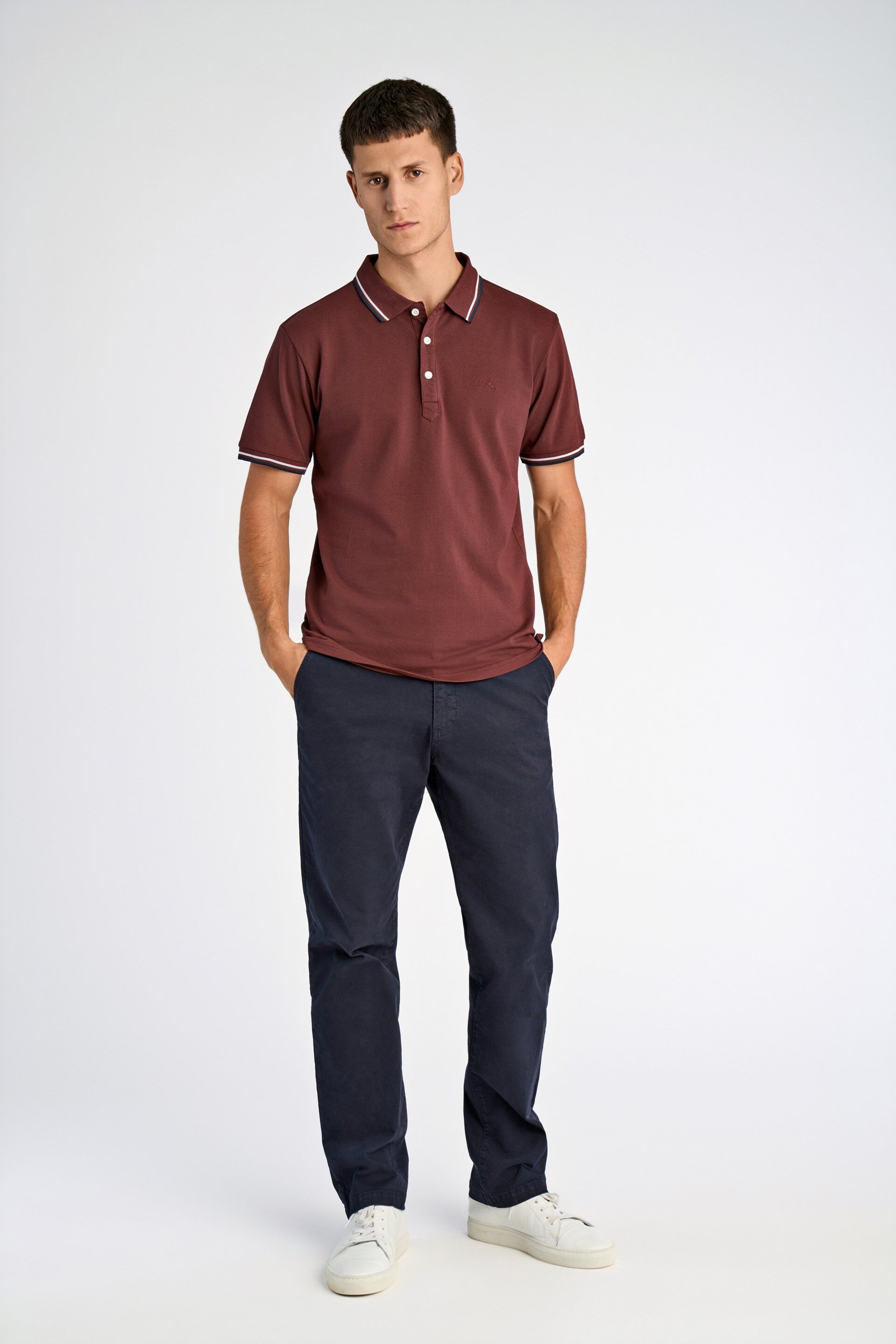 Polo shirt w. contrast piping