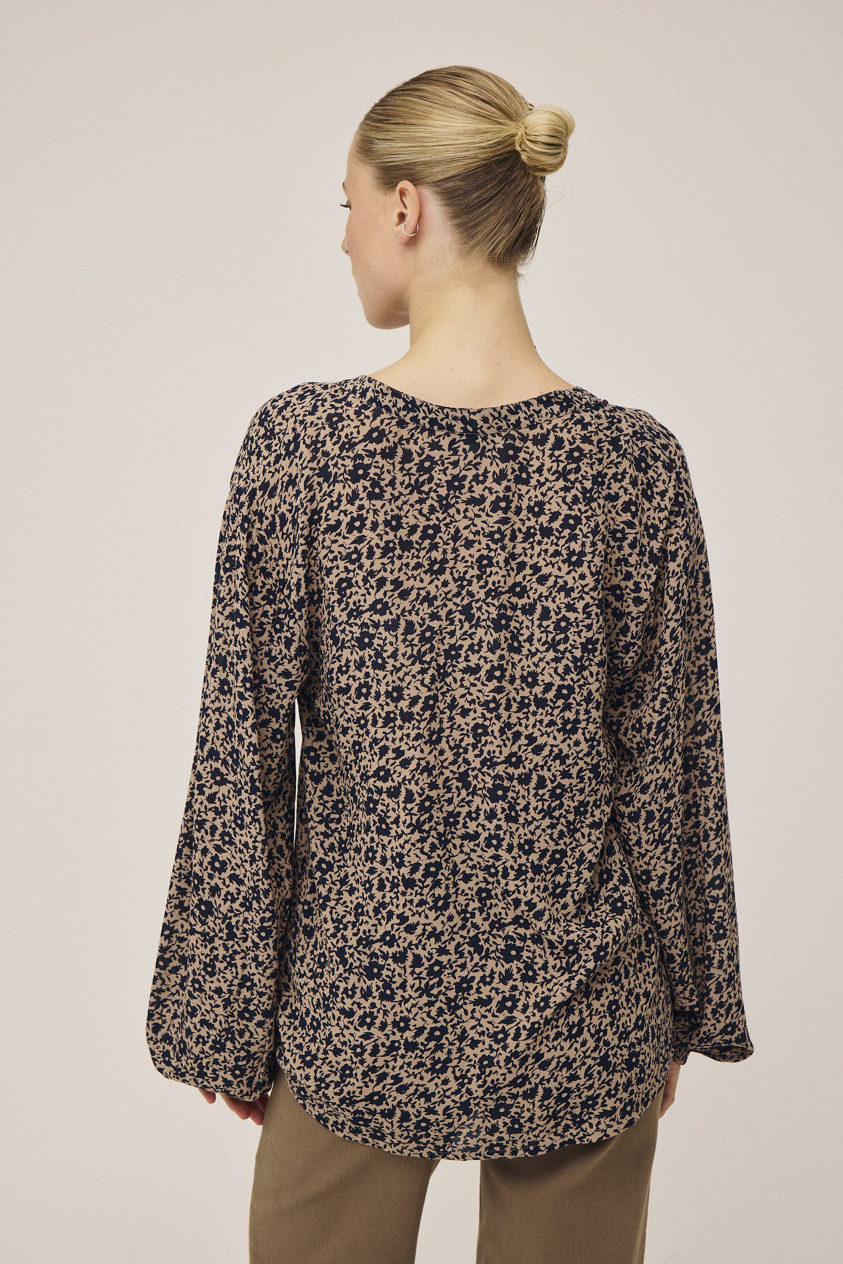 Gabi 4 Lang&aelig;rmede bluse - 100% Viskose