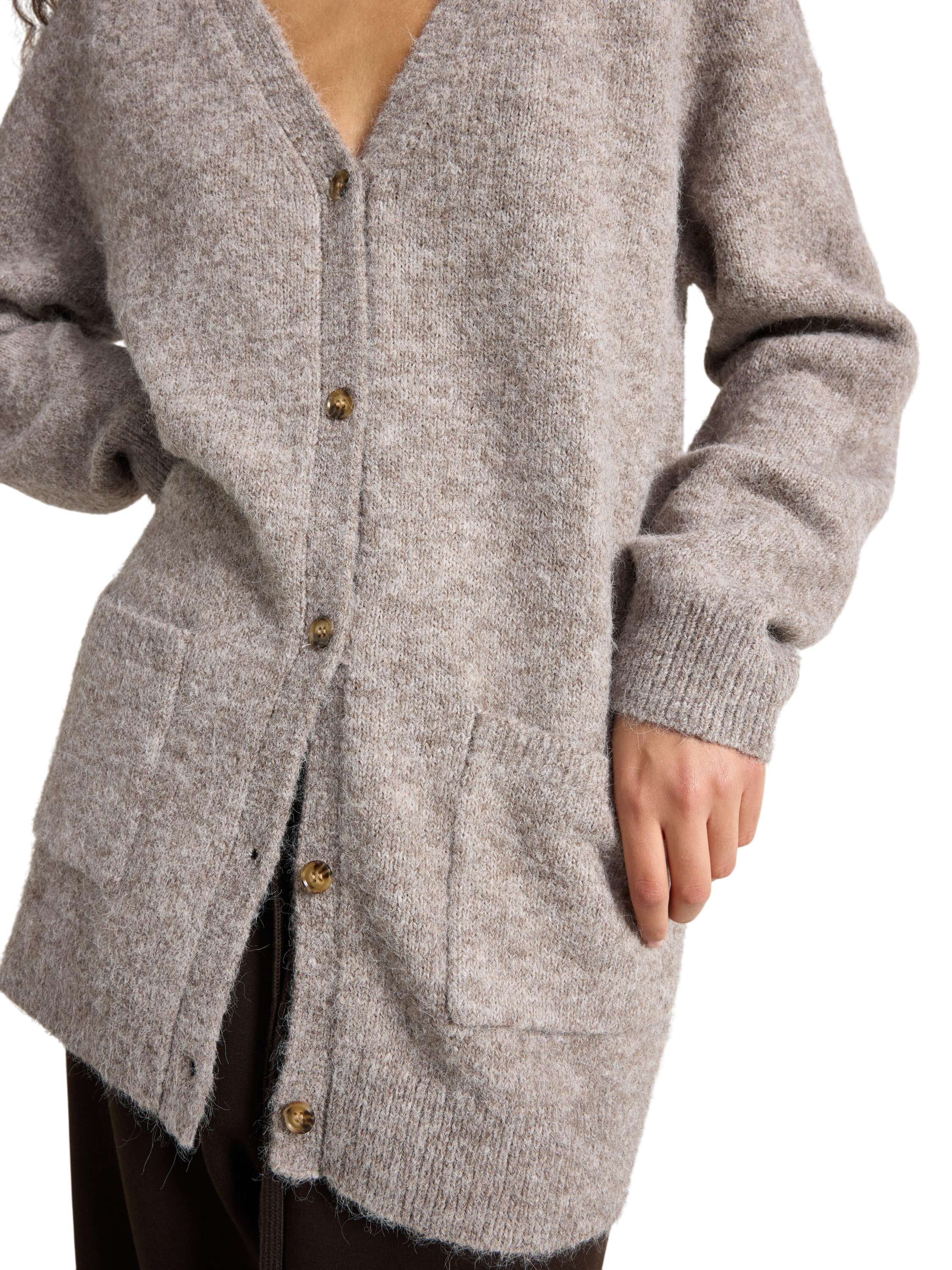 Strikket cardigan med en lidt l&aelig;nge