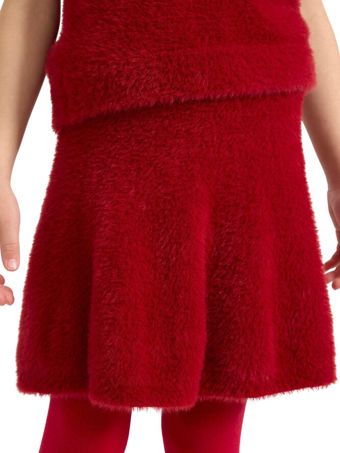 Mjukt utsvängd kjol i fjädergarn.