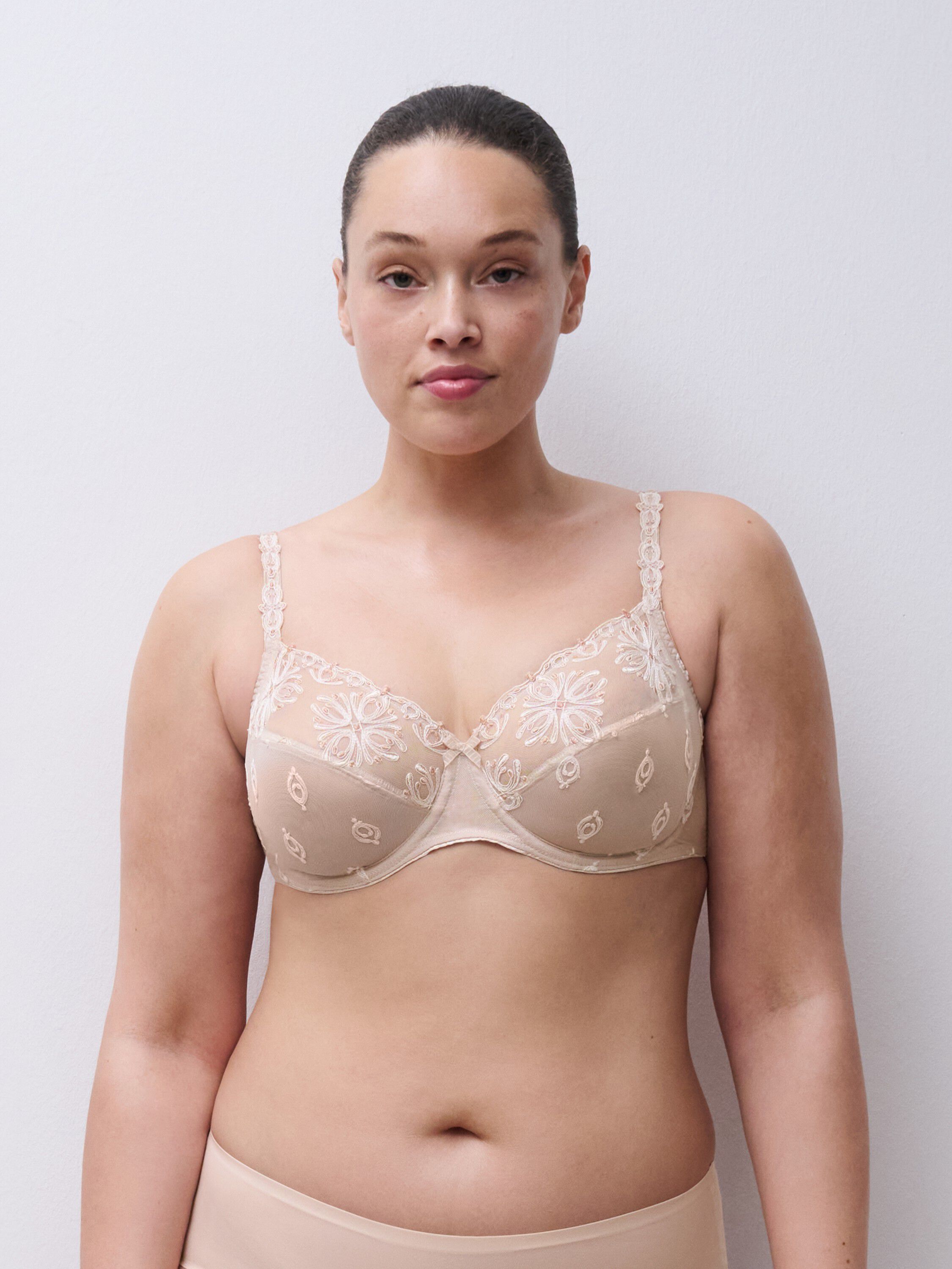 Champs Elysees Very covering underwired bra