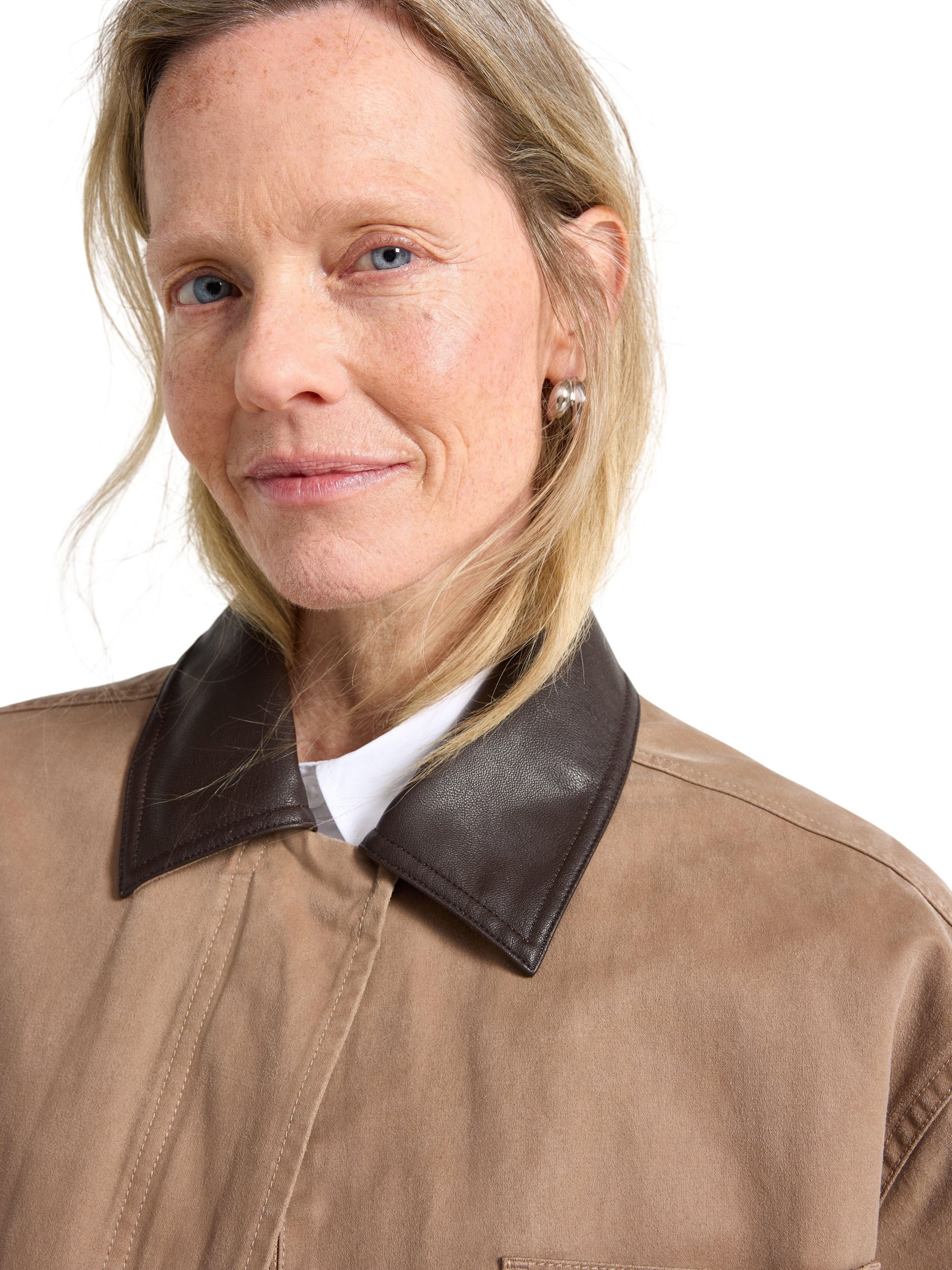 Padded jacket with a relaxed fit, f