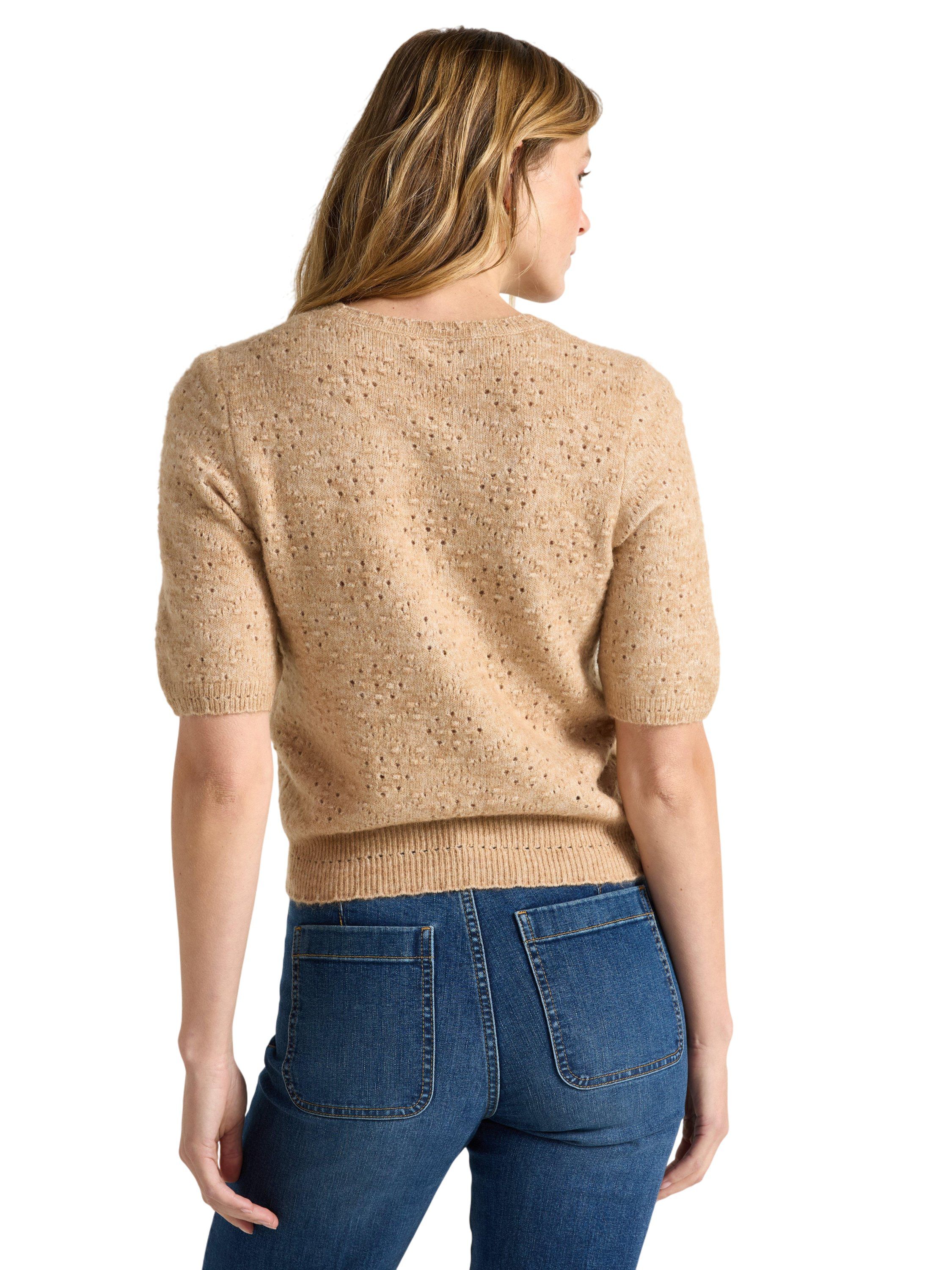 Mjuk, kort&auml;rmad tr&ouml;ja med ett hel