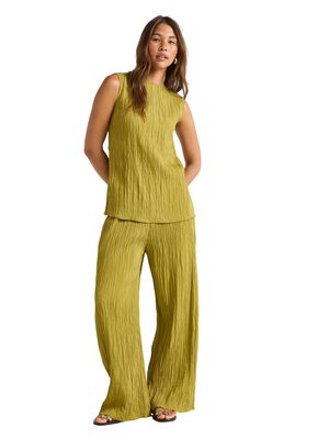 Wide leg crinkled trousers with an