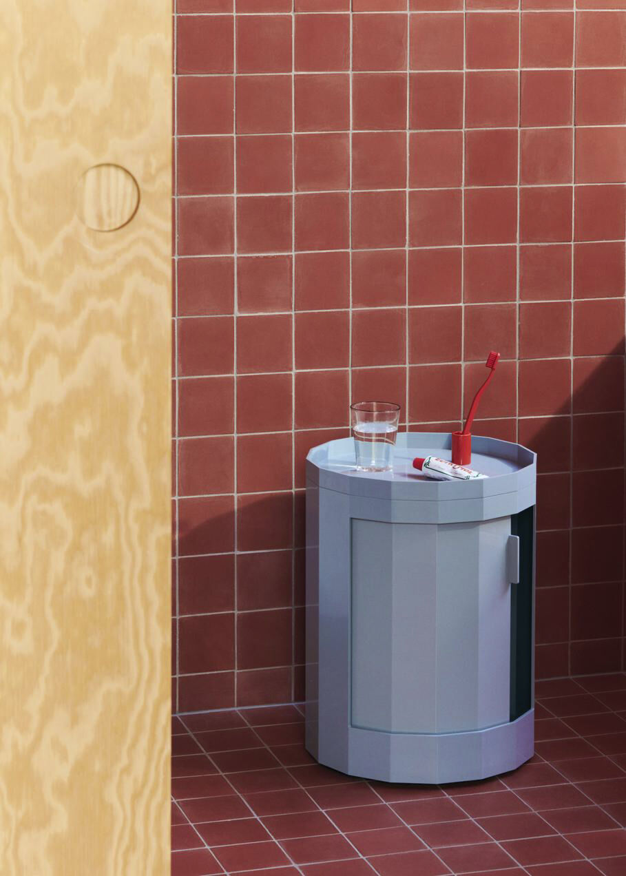 Facet Cabinet incl. feet and castor