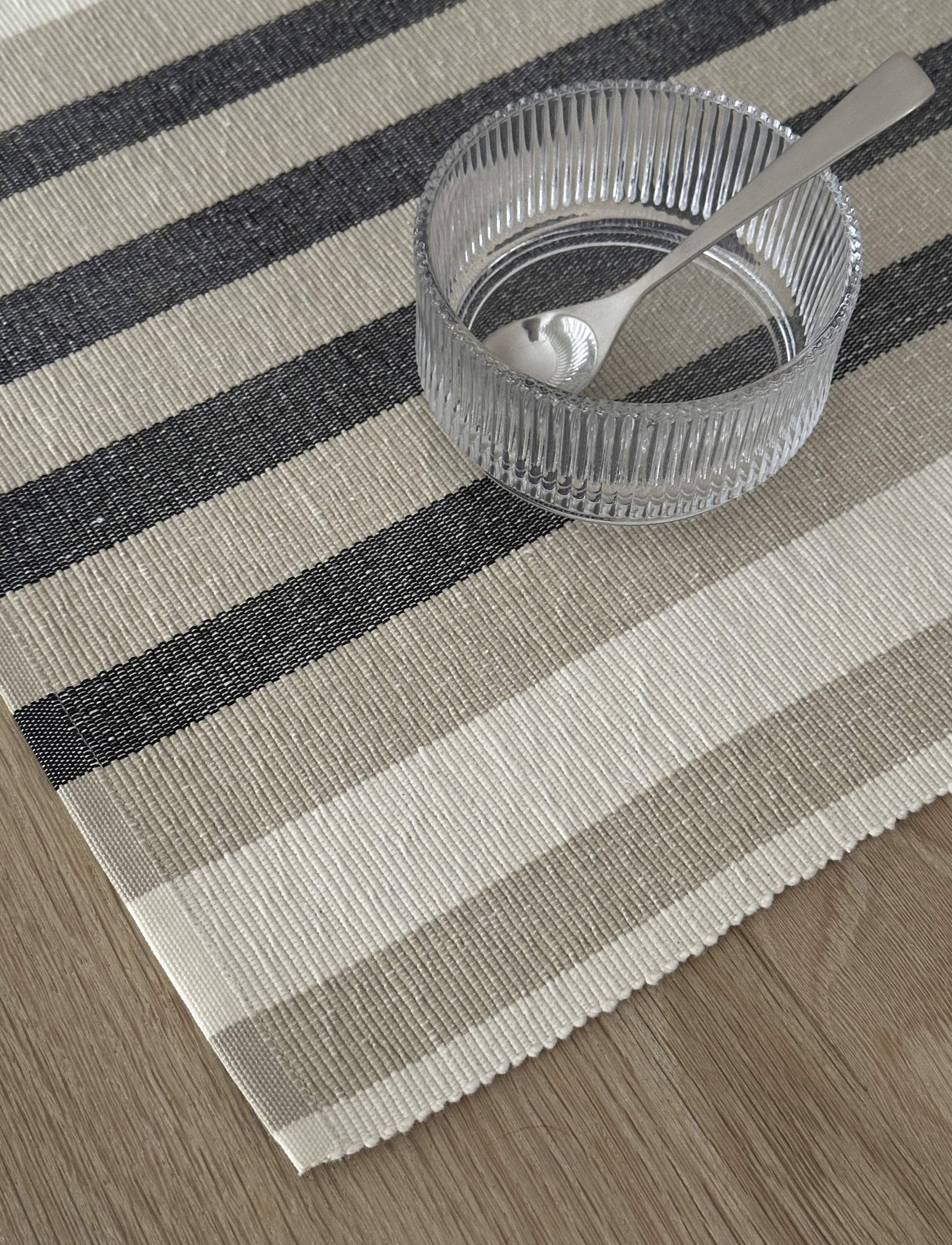 Vibeke Klint bordbrikke Bred linje 33x48 cm white