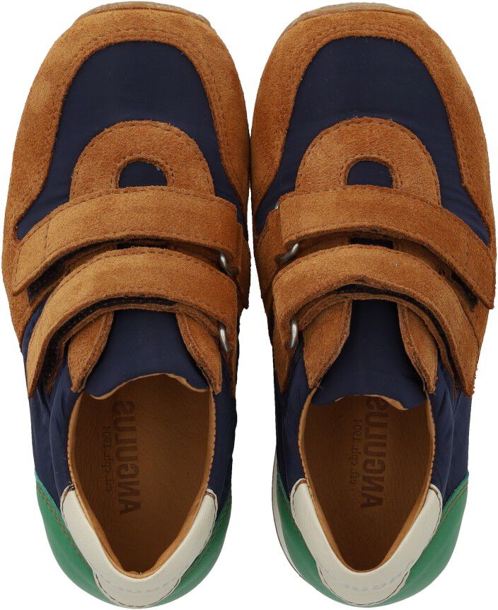 Running style sneaker