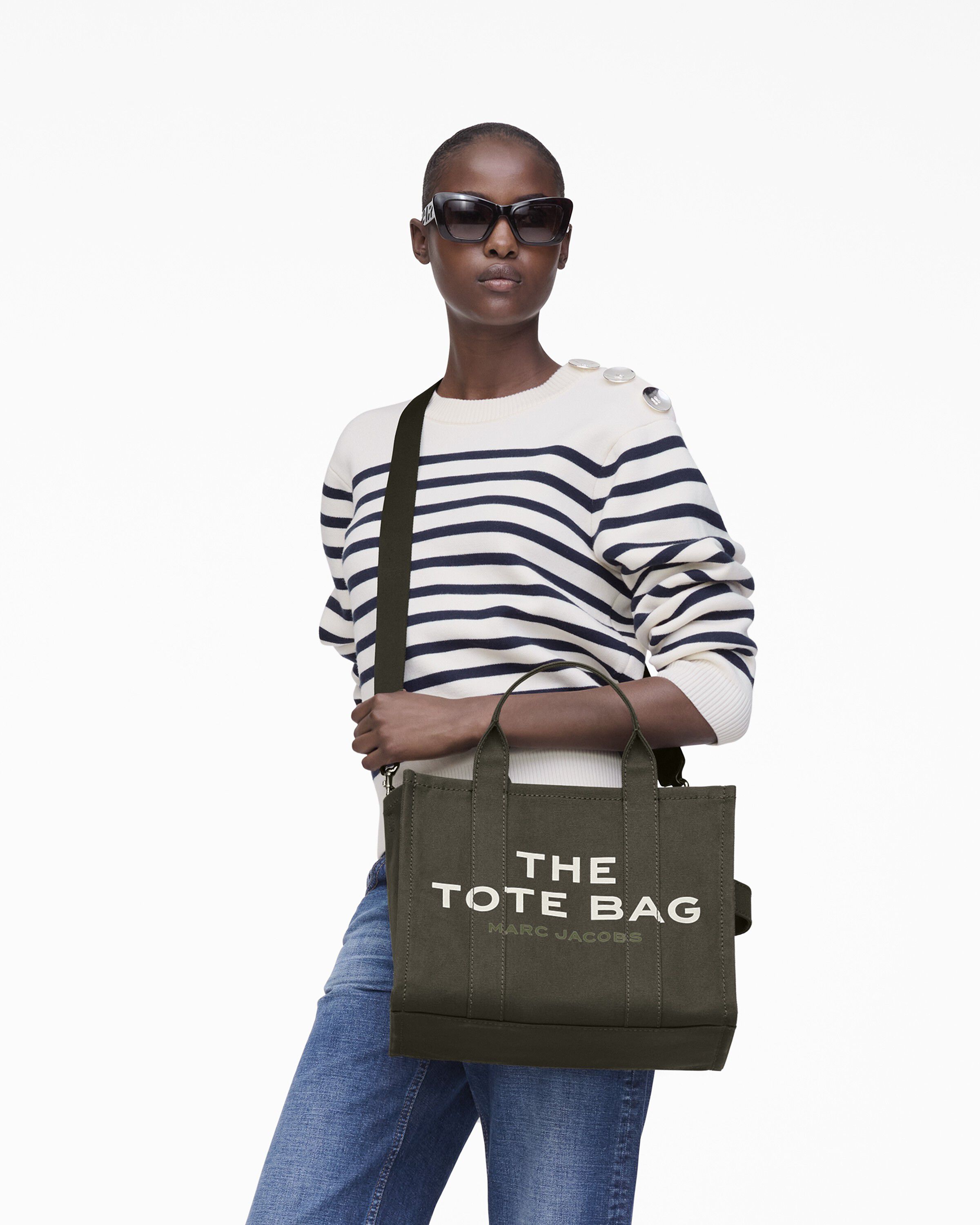 THE MEDIUM TOTE