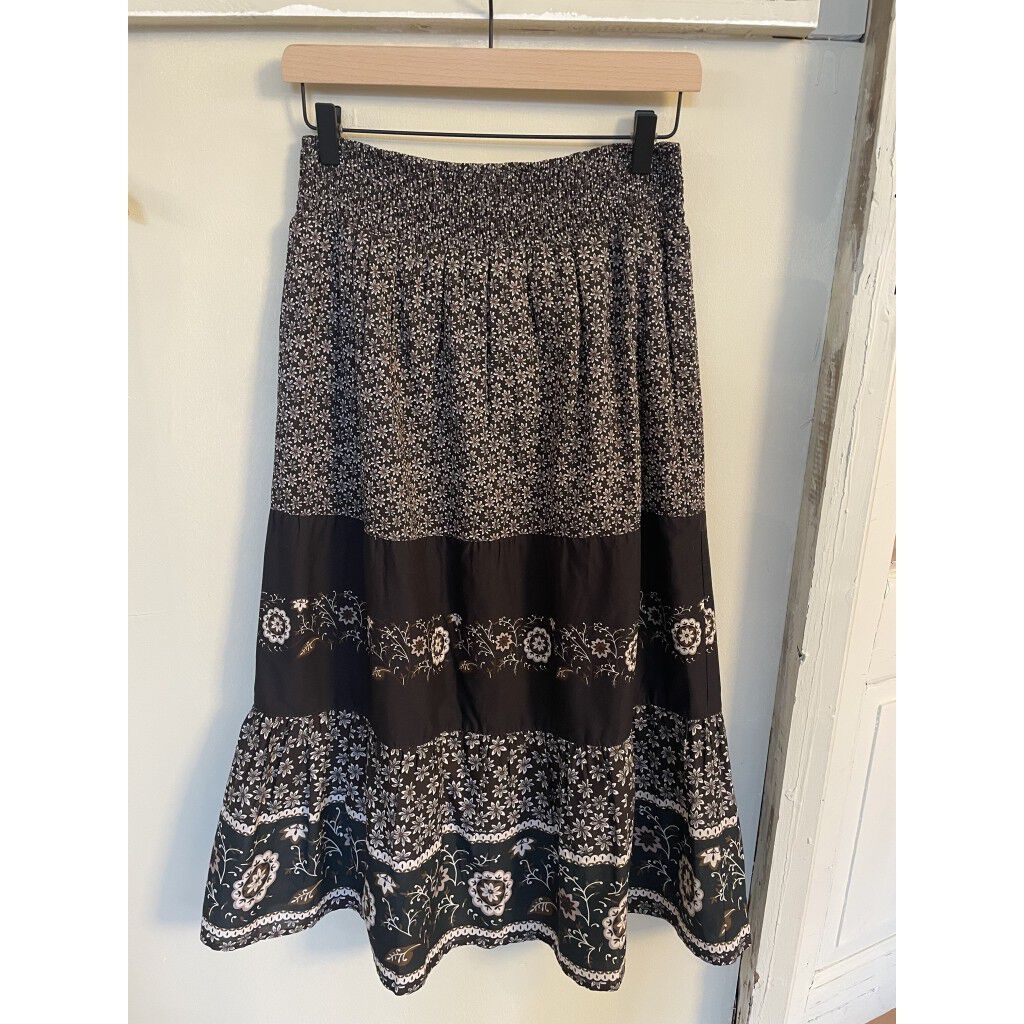 Amondll Midi Skirt