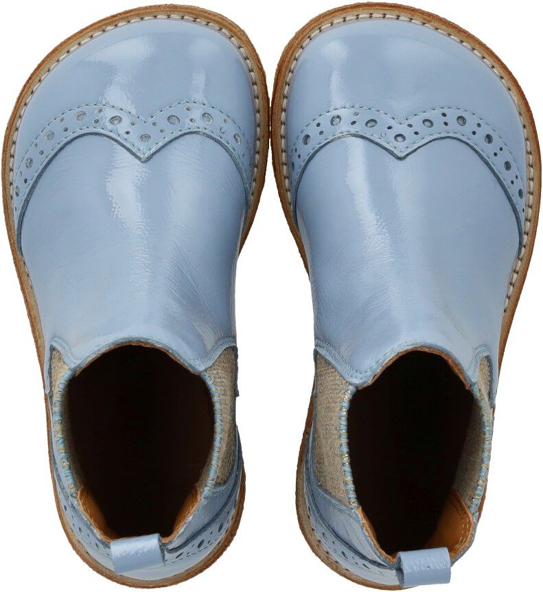 Chelsea st&oslash;vle med dekorativt brogue hulm&oslash;nster