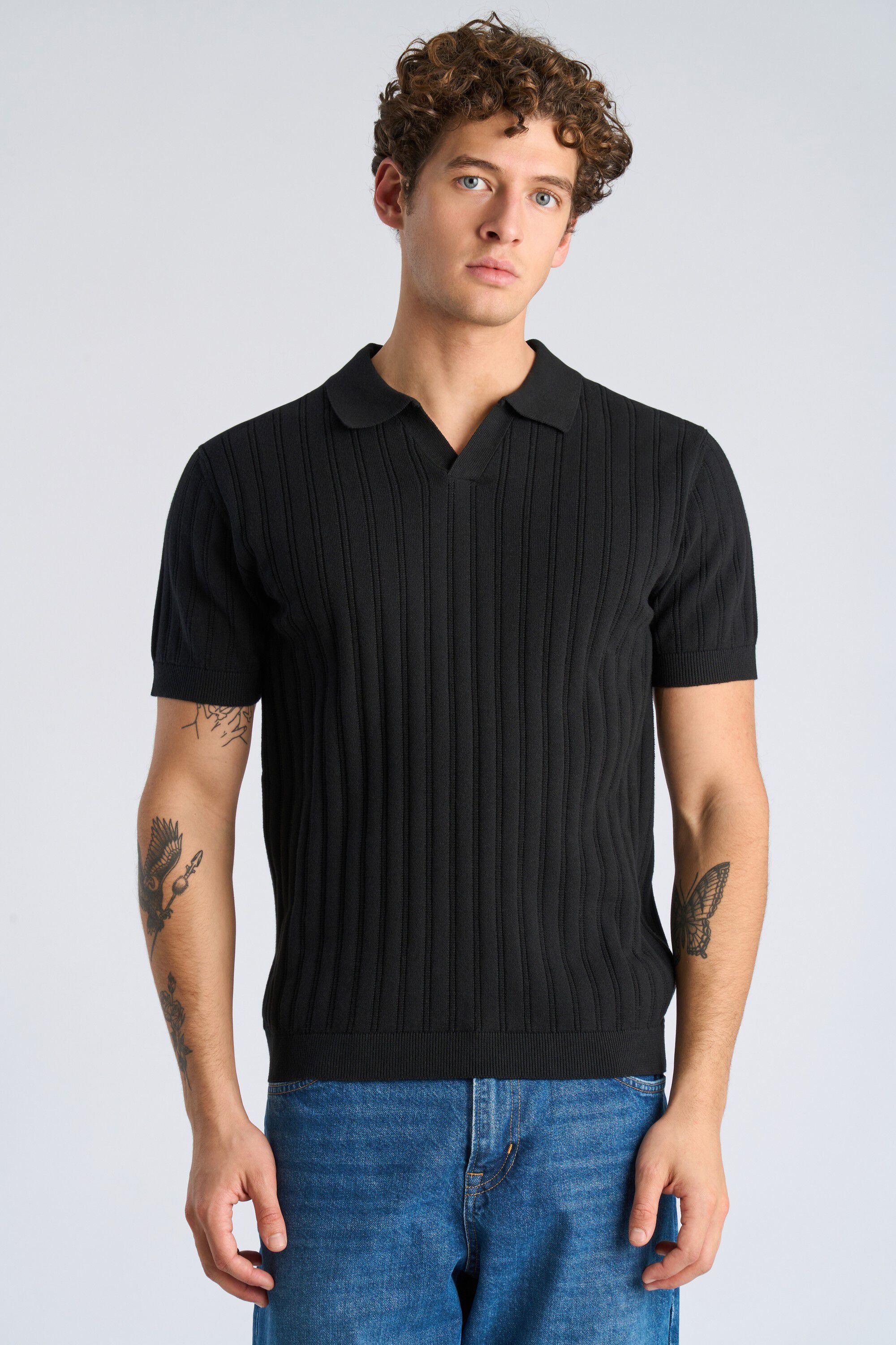 Knitted S/S v-neck polo