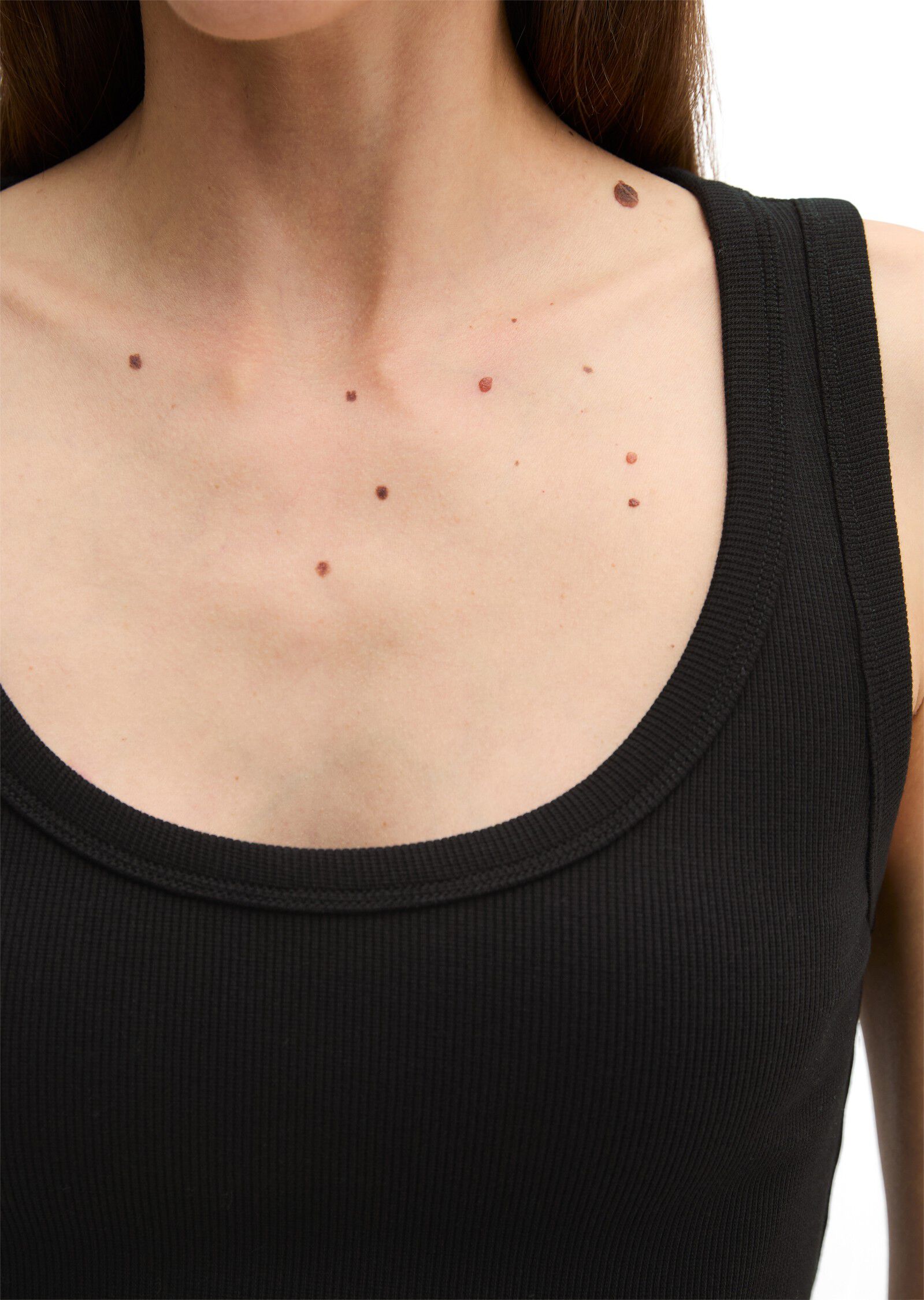 Top, deep round neck