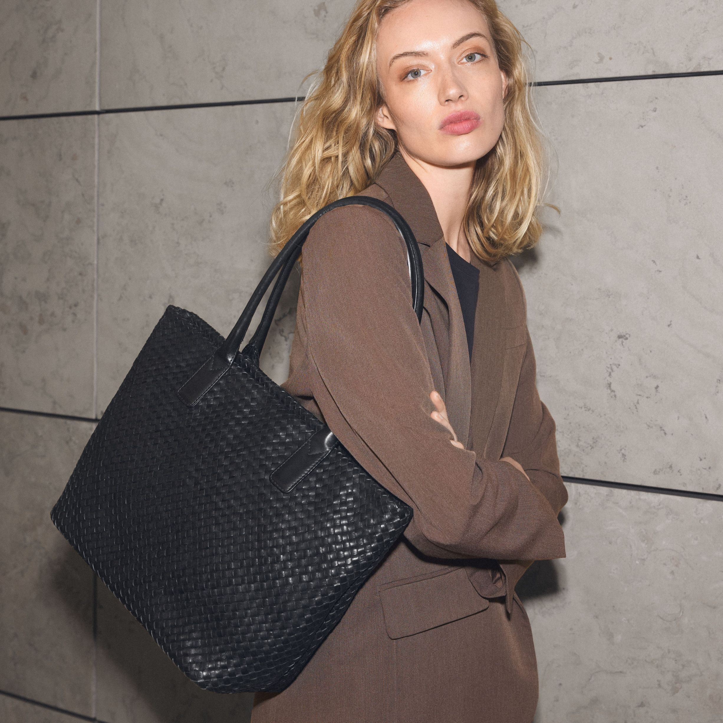 Wrenmbg Shopper, Weave