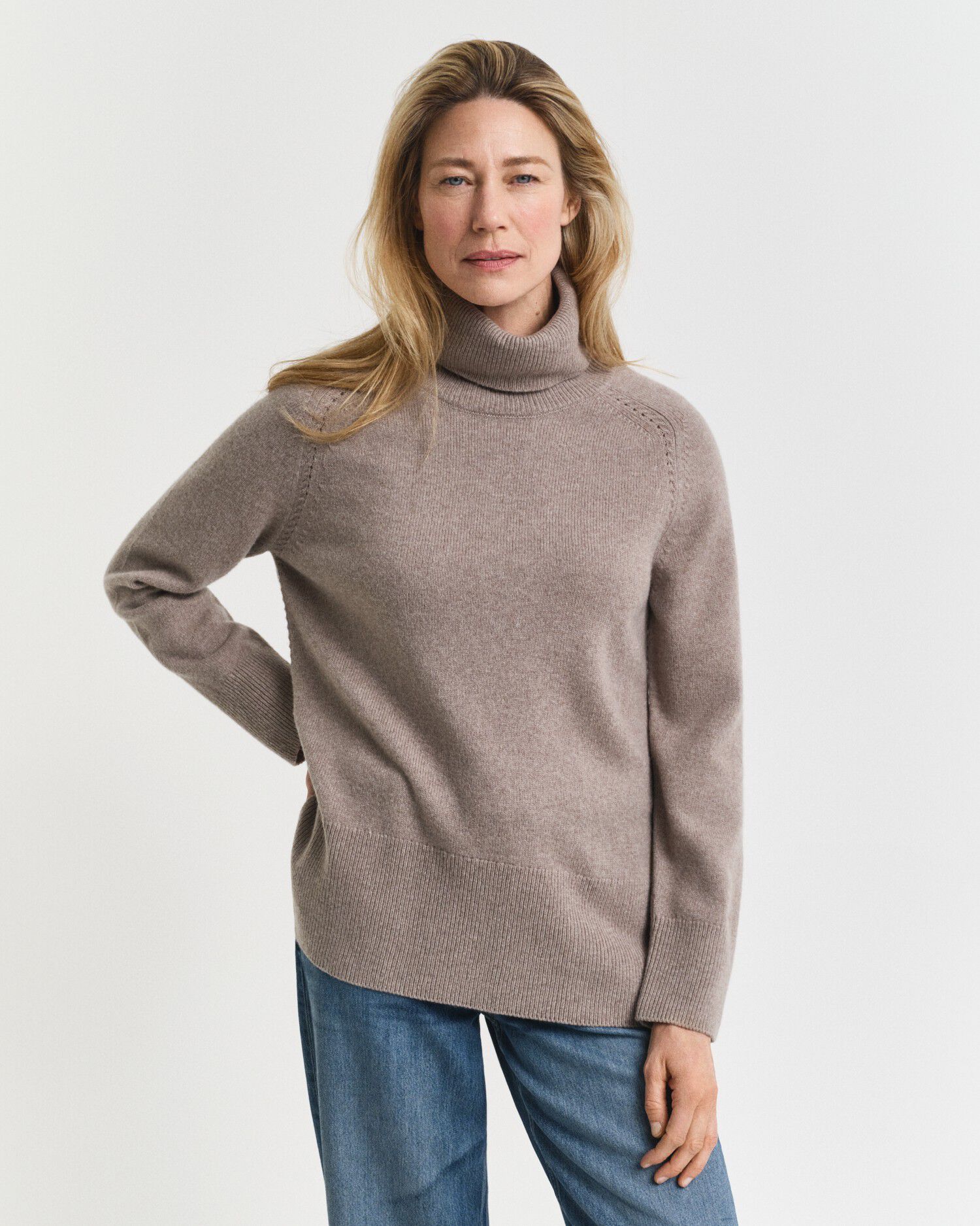 SOFT WOOL TURTLENECK
