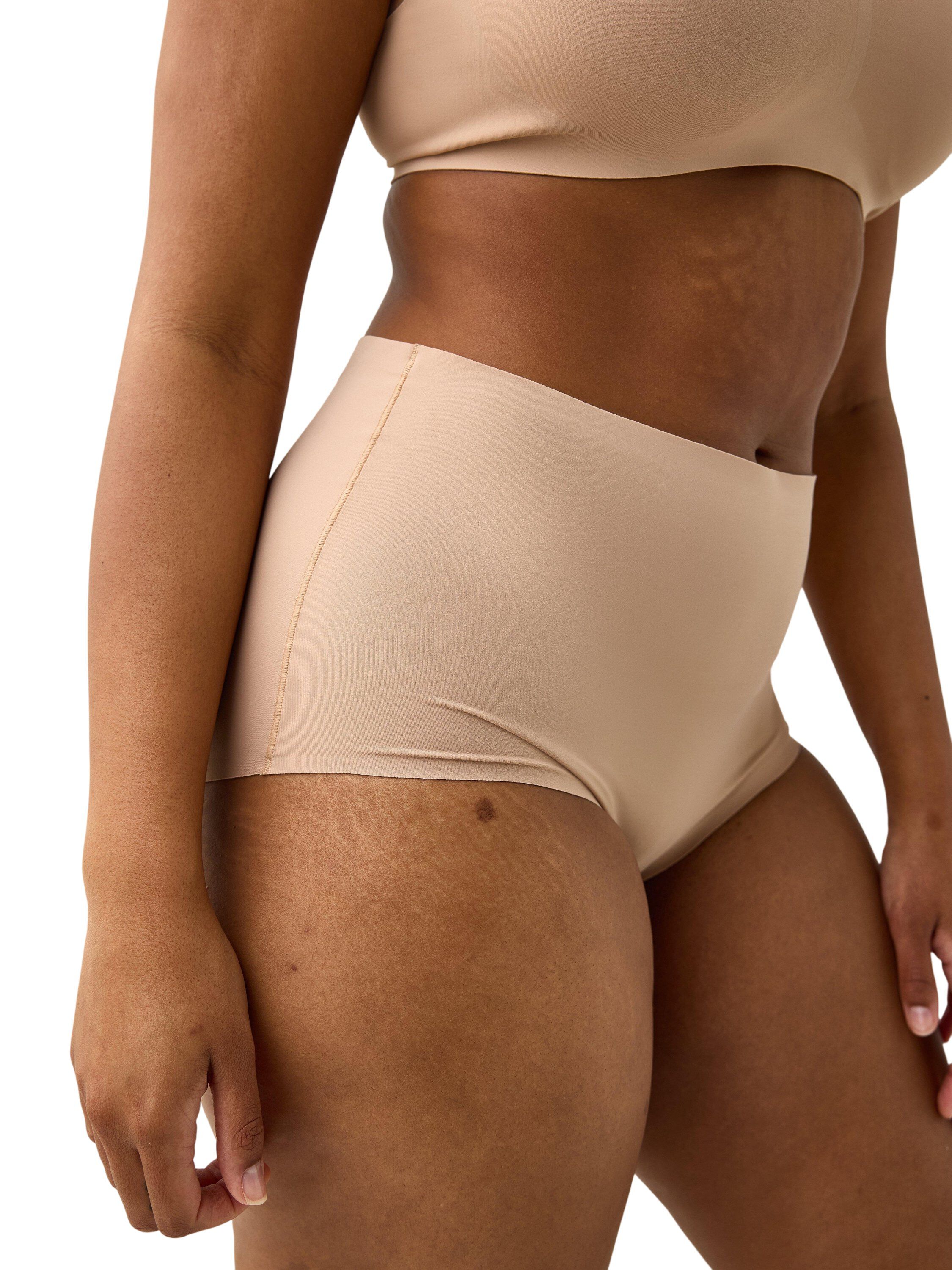 Usynlig truse med normal midje