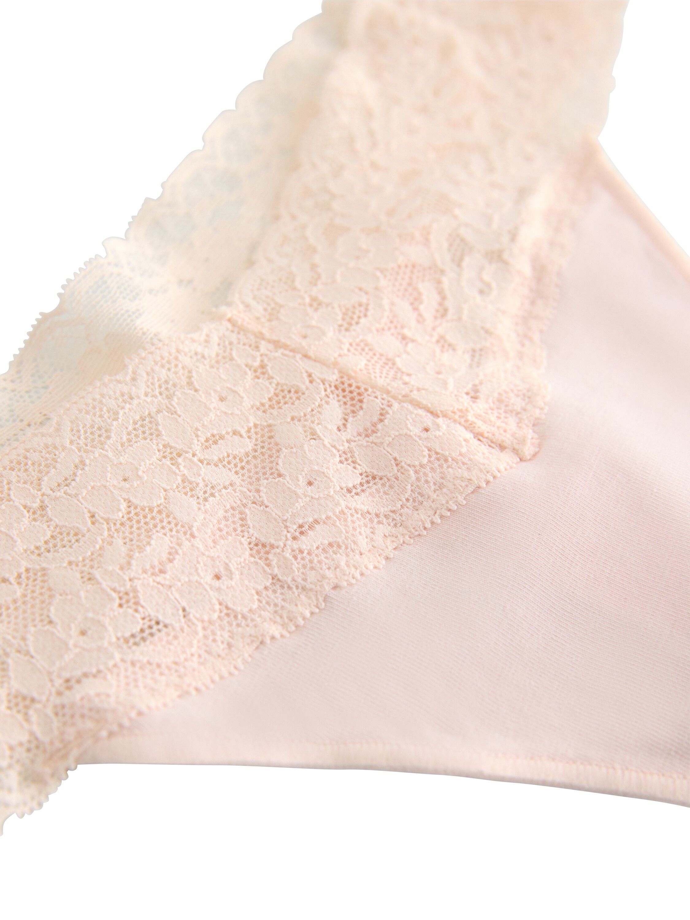 Myk tanga med blonder og lav midje.