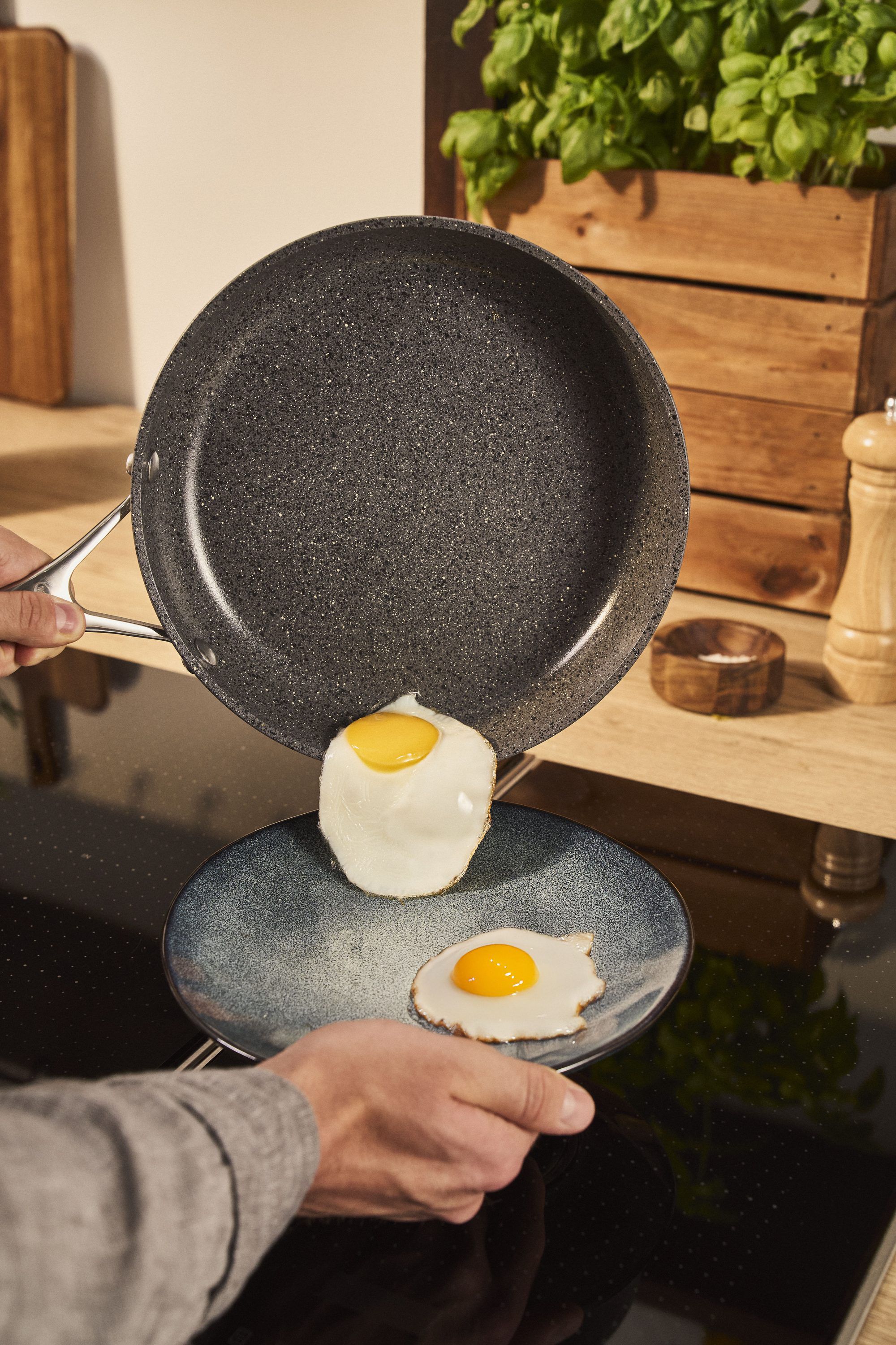 Salina Ceramic Stegepande, 28 cm, Aluminium, Titanium forst&aelig;