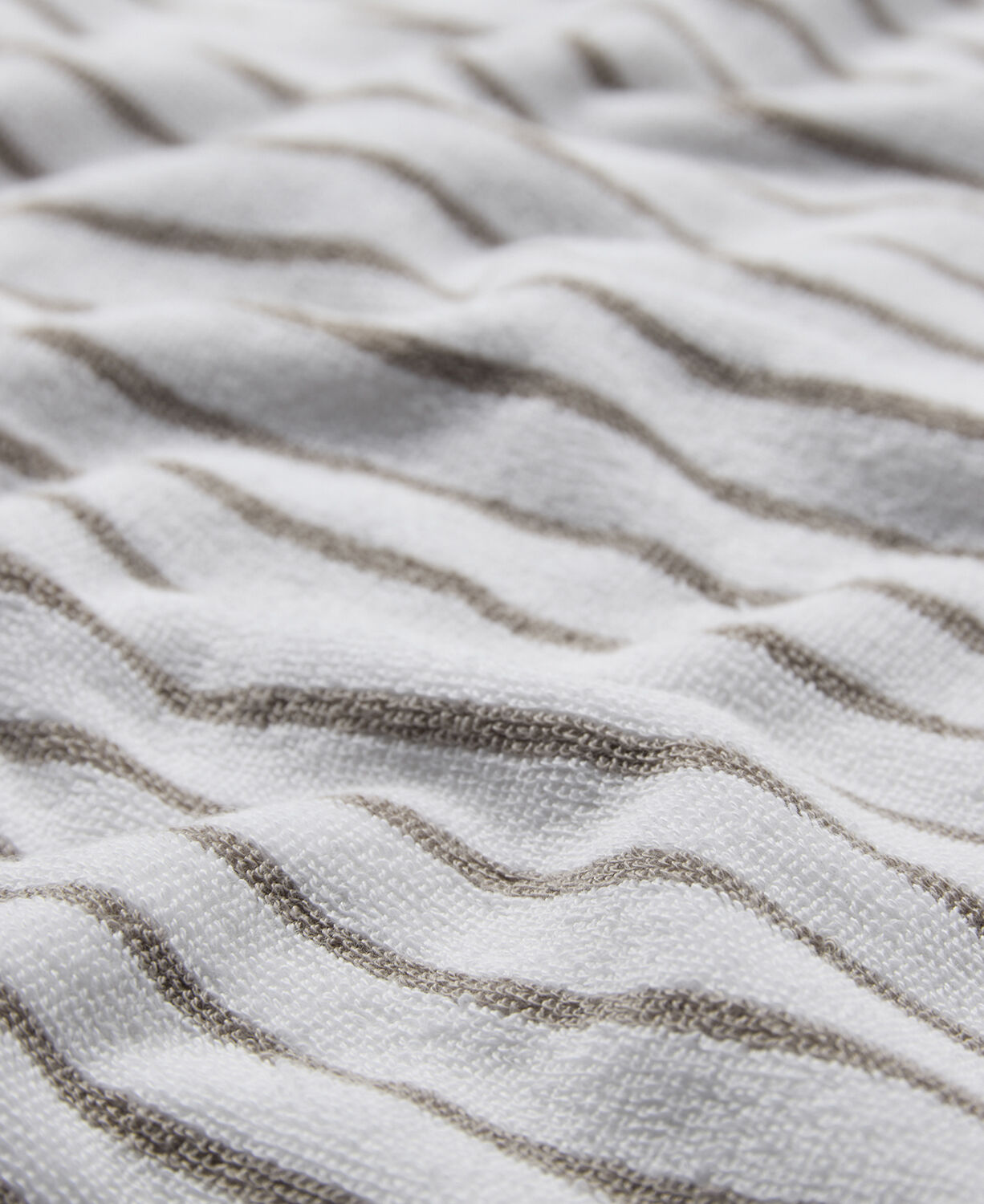 Beach towel 100x180cm smal strib beige GOTS