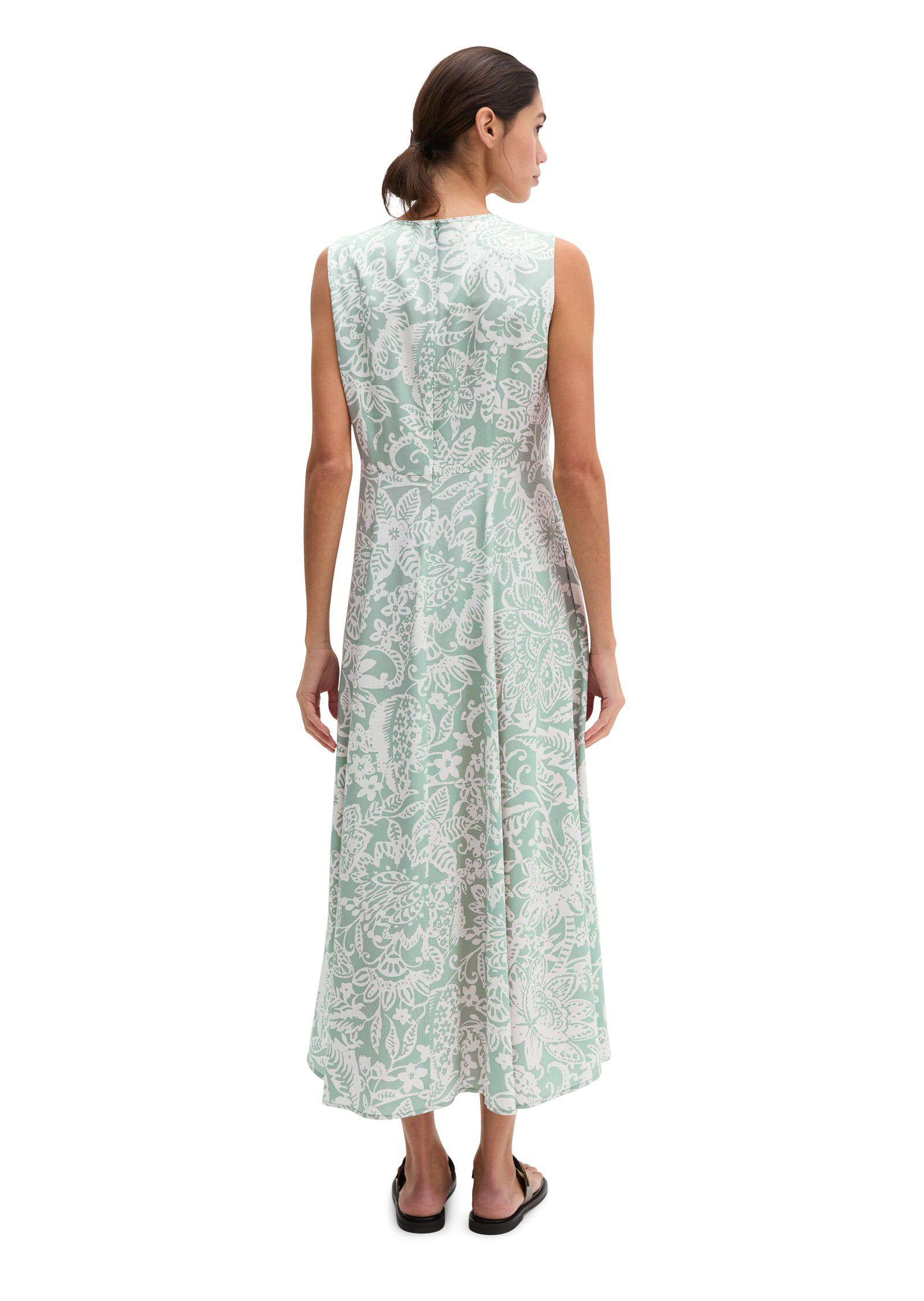 Dress, feminine silhouette, cutline