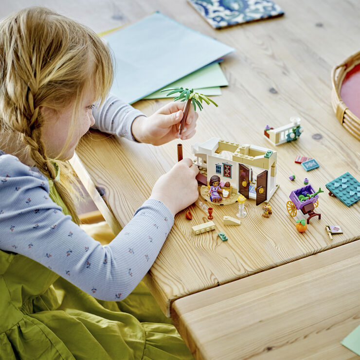 Asha i byen Rosas 43223