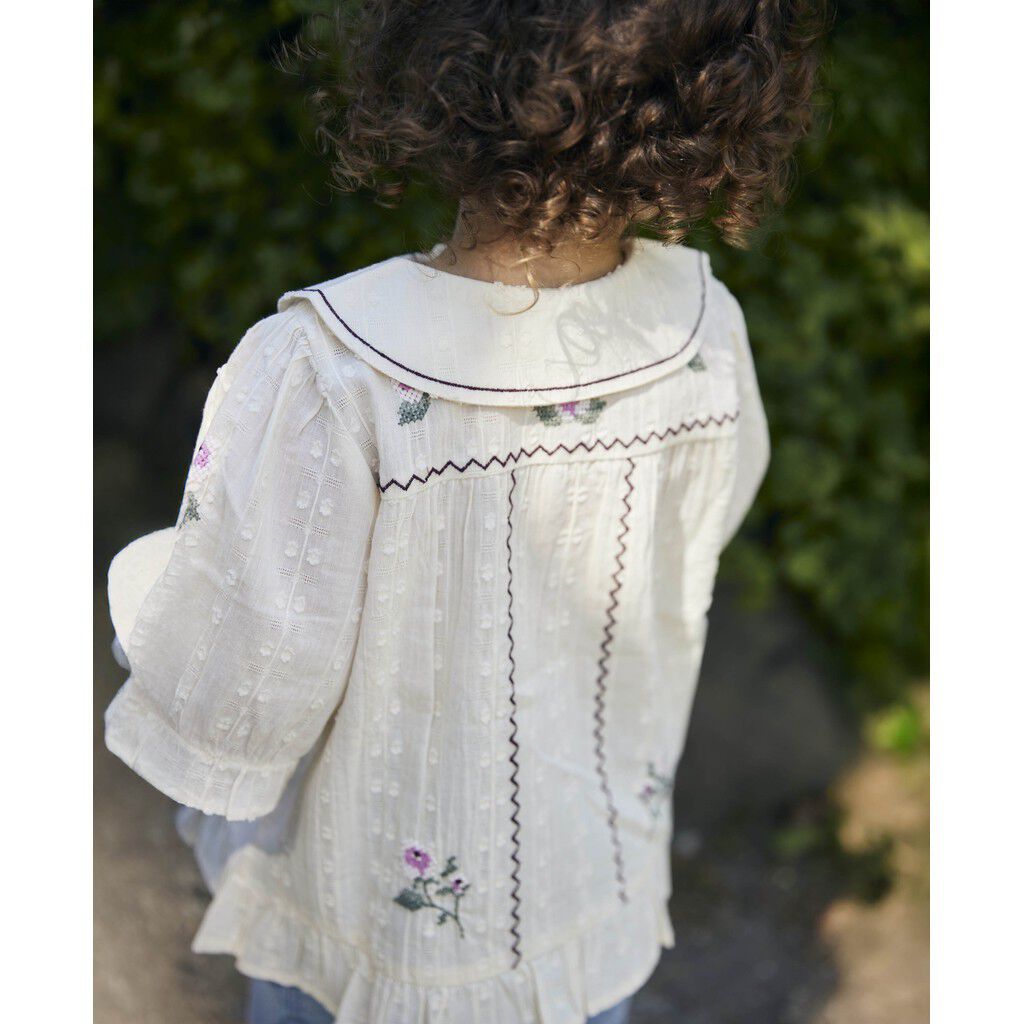 DOBBY SS ROSE EMBR BLOUSE