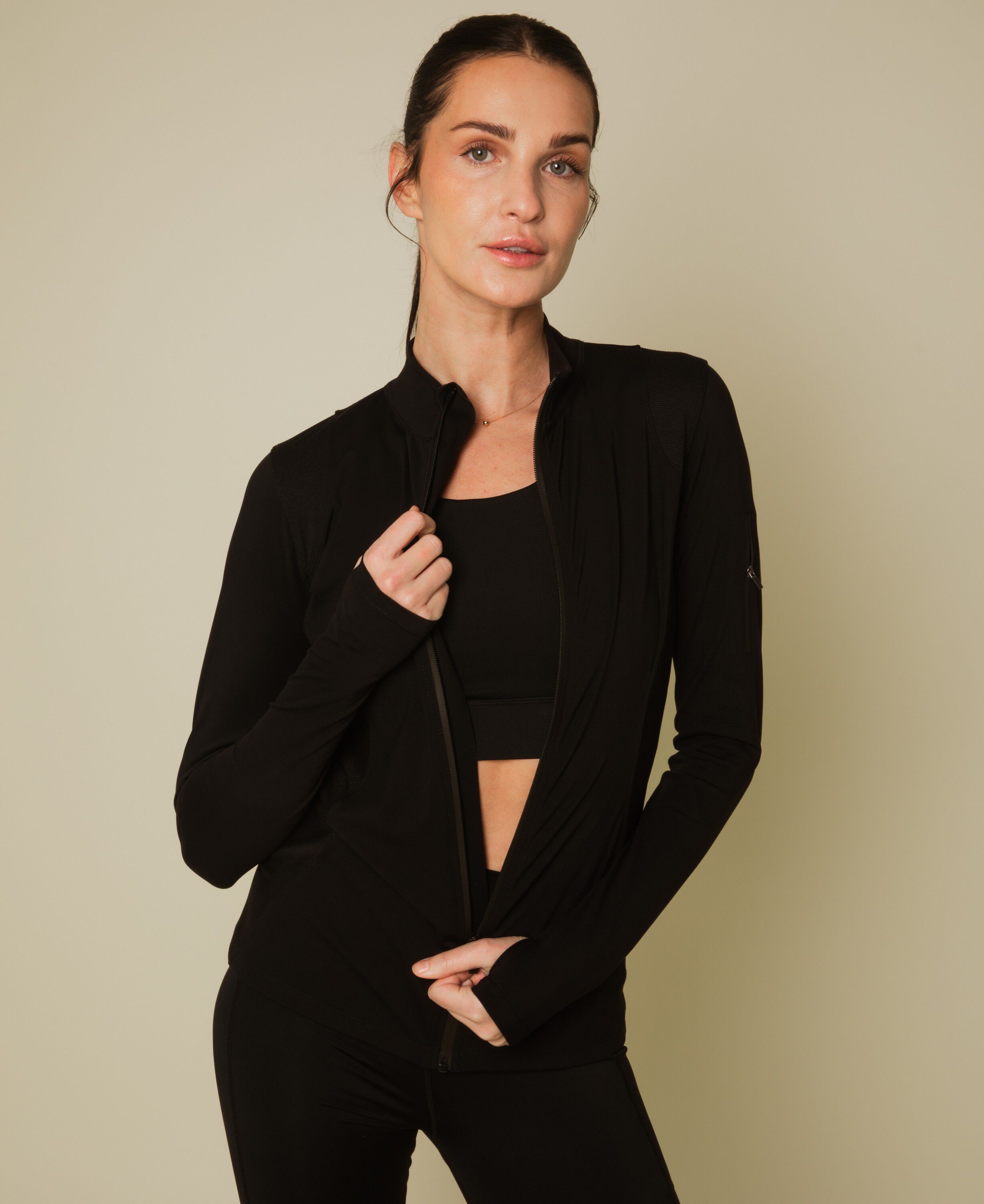 Core lang&aelig;rmet jakke med lynl&aring;s - Nero