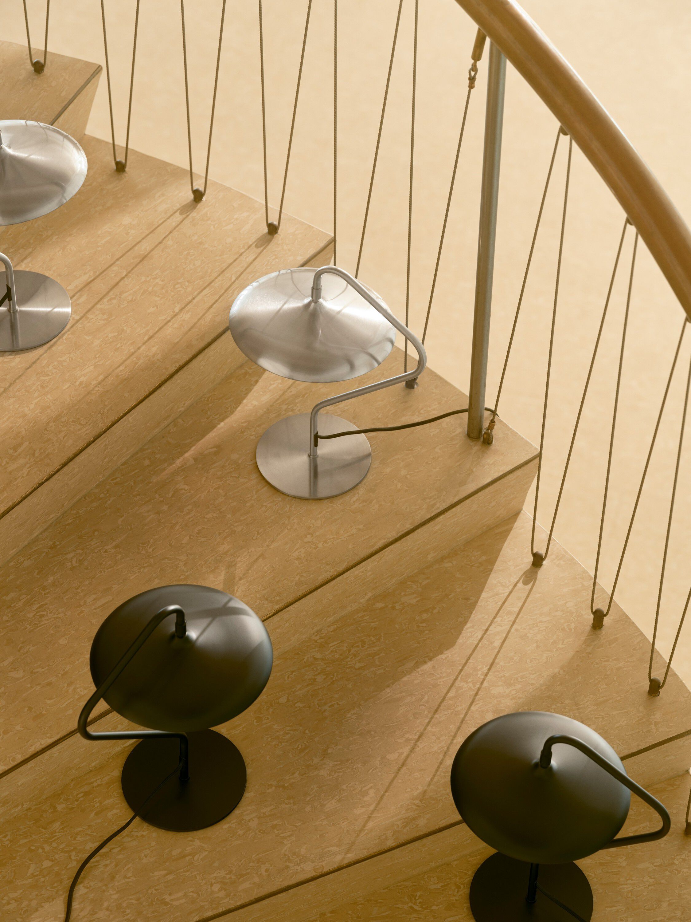 ARTIST TABLE LED BLACK