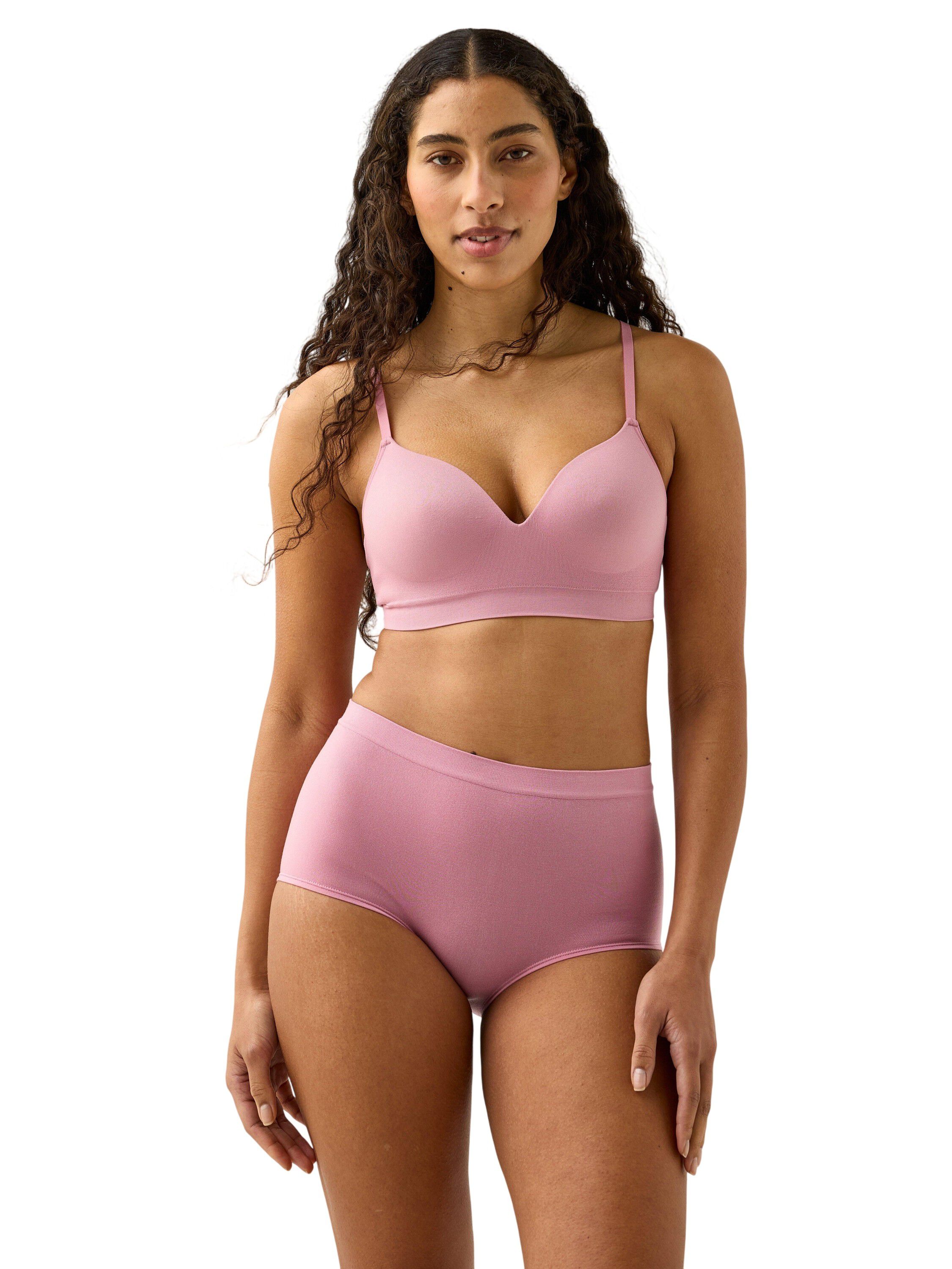 Soft, stretchy briefs with high wai