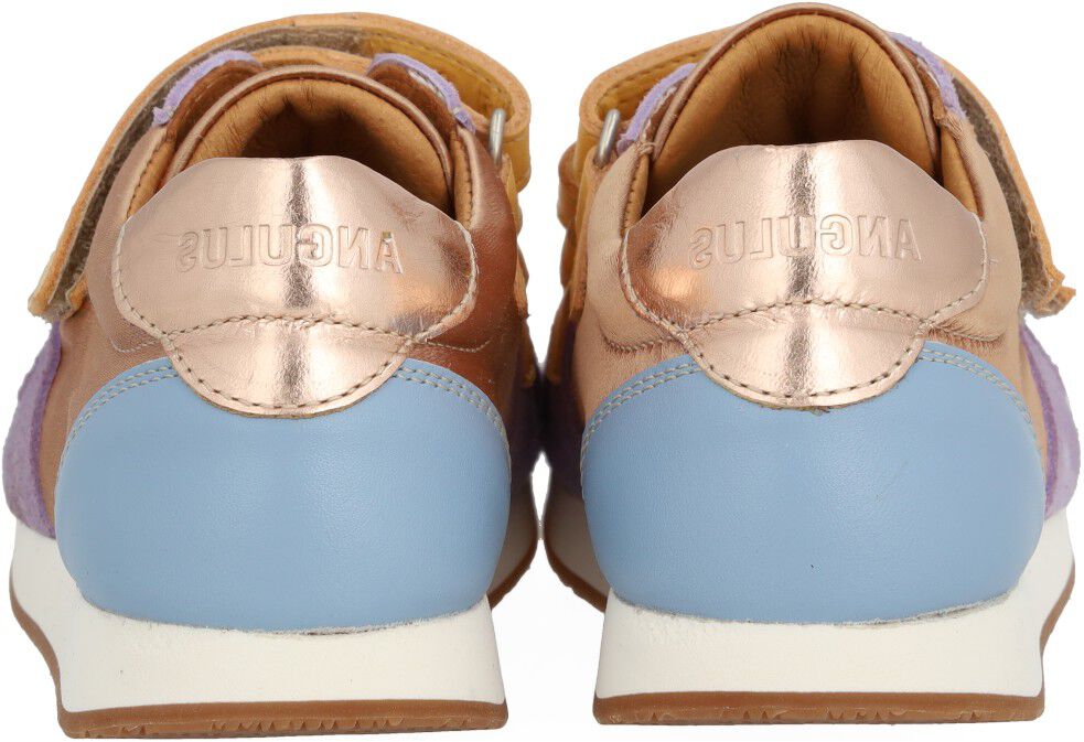 Running style sneaker