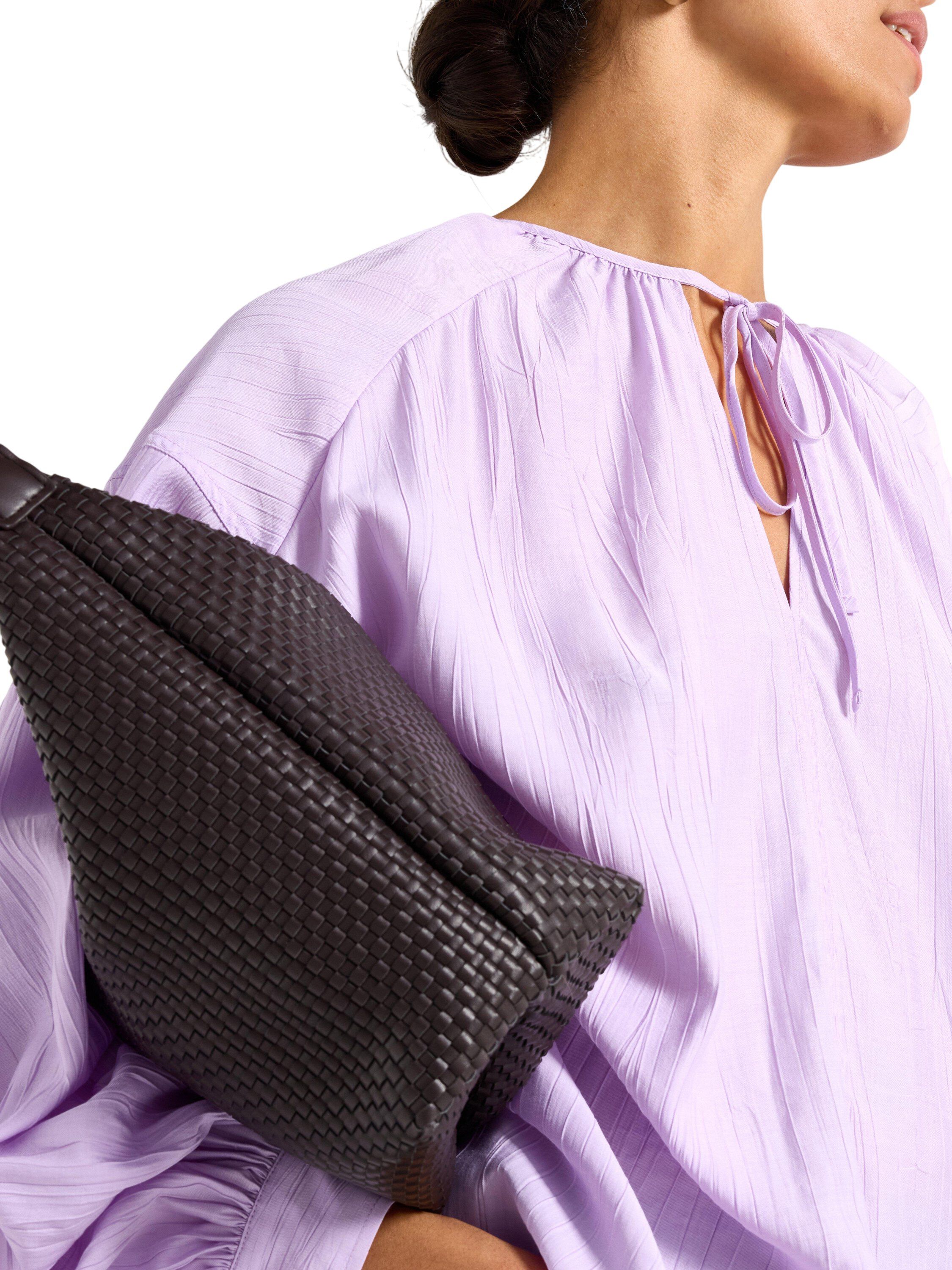 Vevd bluse i strukturert viskosebla