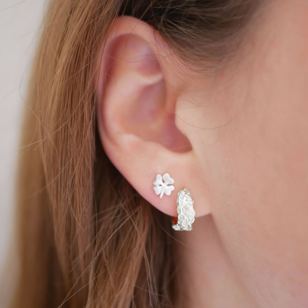 Studs, Organic clover