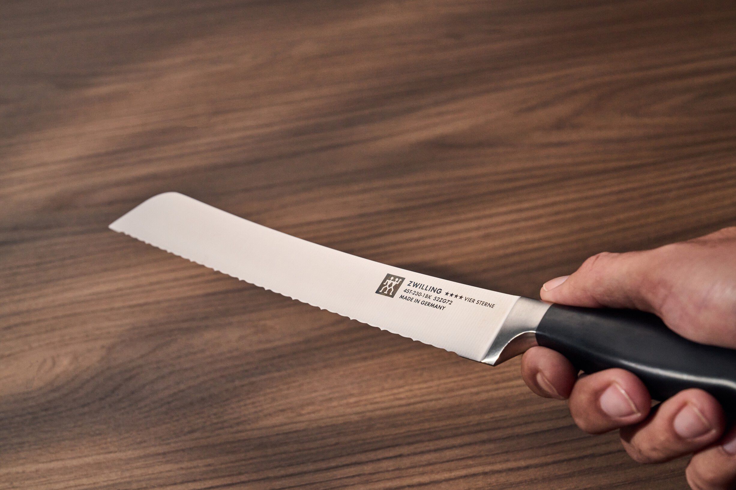 Br&oslash;dkniv 23 cm