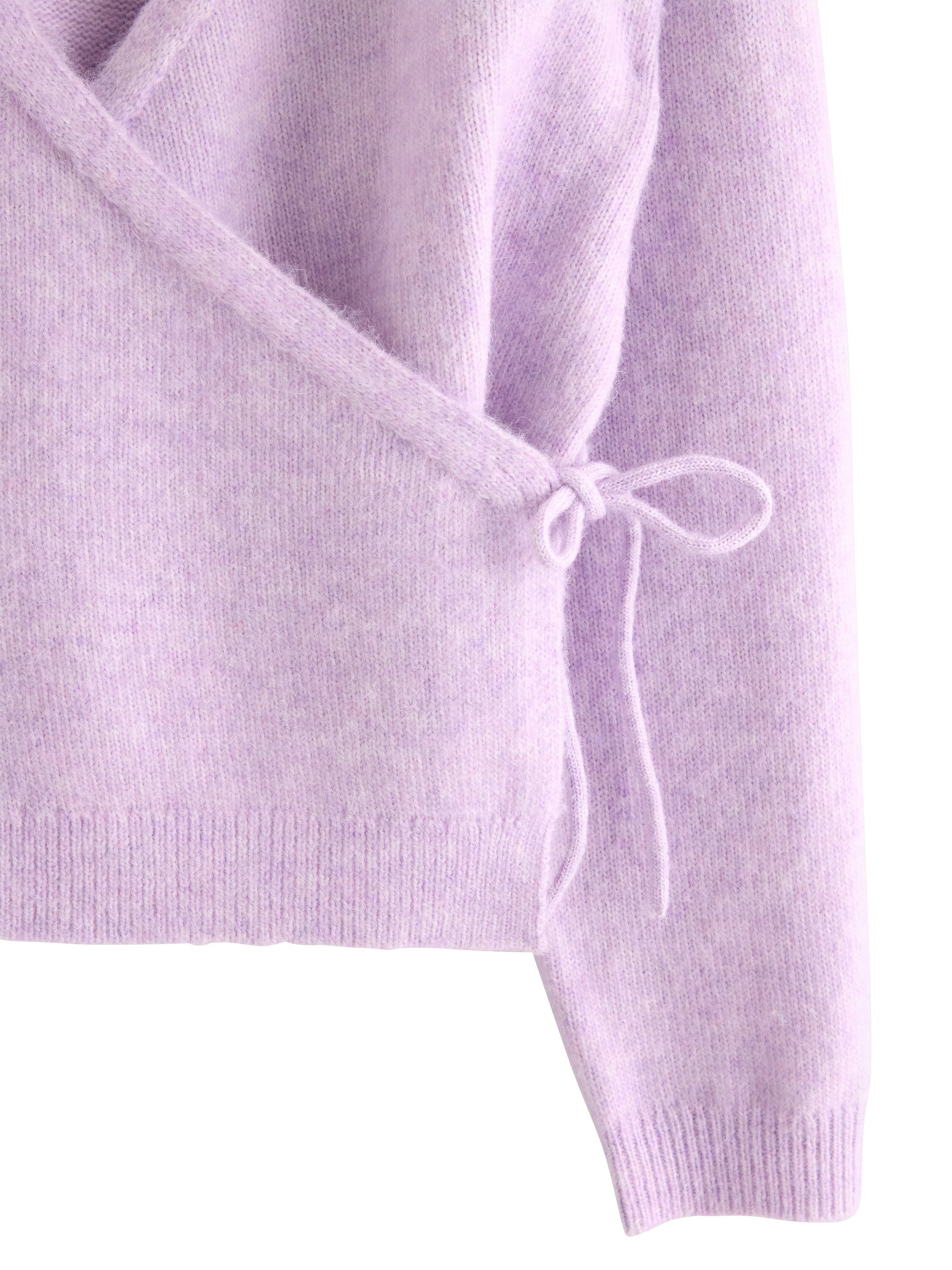 Myk, strikket sl&aring;-om-kofte med bind