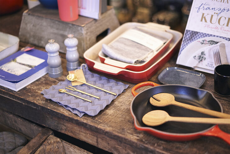 Stegepande i støbejern 23cm Cerise