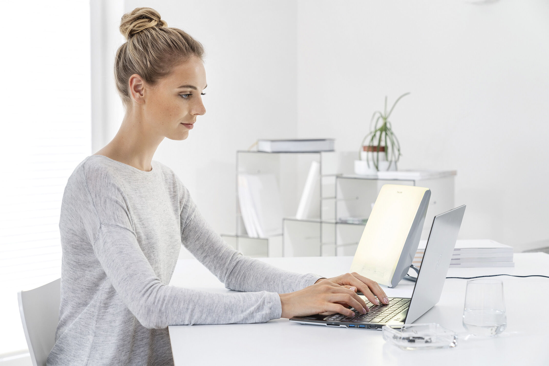 D&oslash;gnrytme og lysterapilampe TL 45