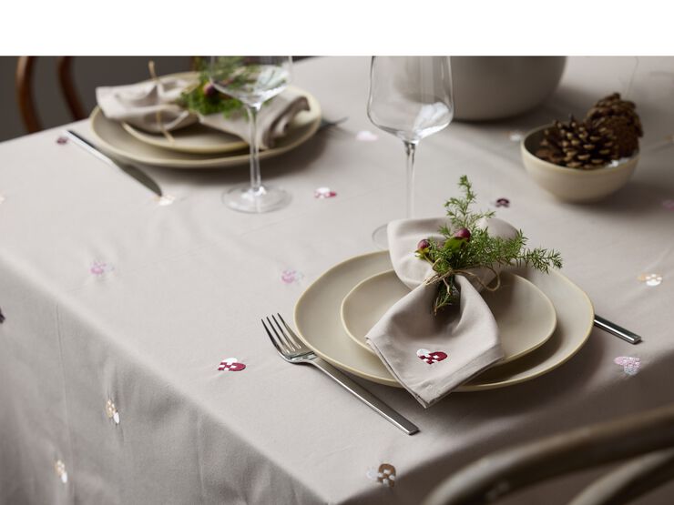 Juleduk 140x270 Christmas Hearts Embroidery Rose