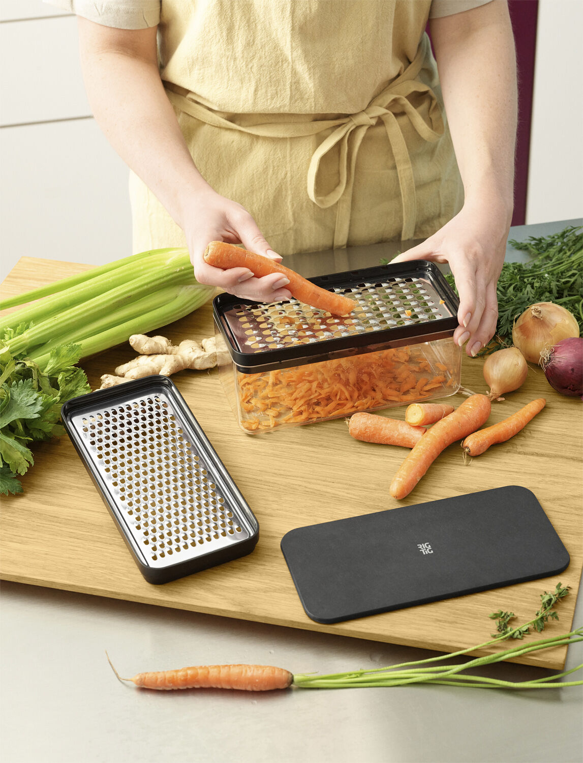 GRATE-IT grater with container black 2 graters and a storage box in on