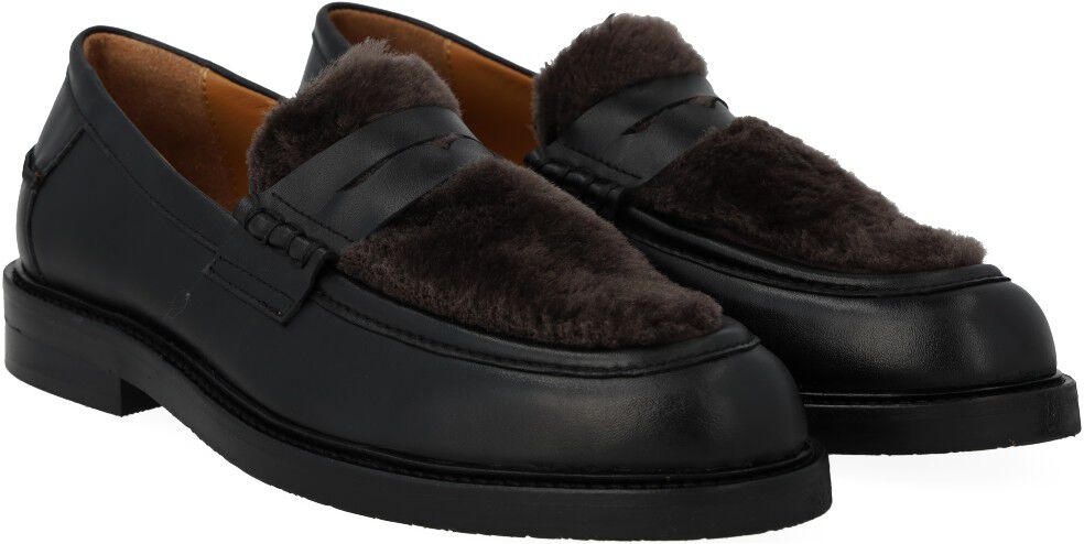 Penny loafer med bl&oslash;d pelsdetalje