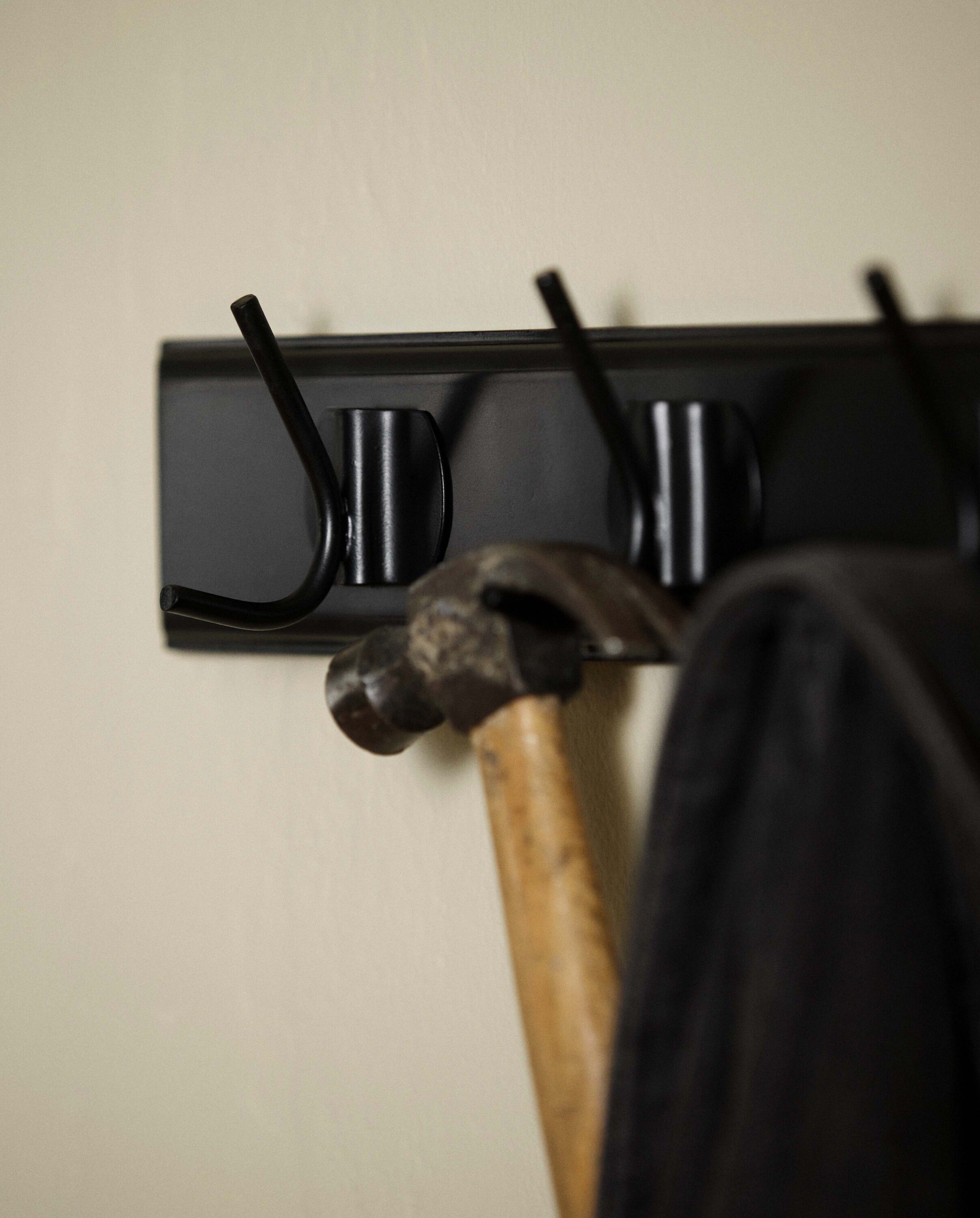EDGY coat rack, 3 hooks - black w. black finish