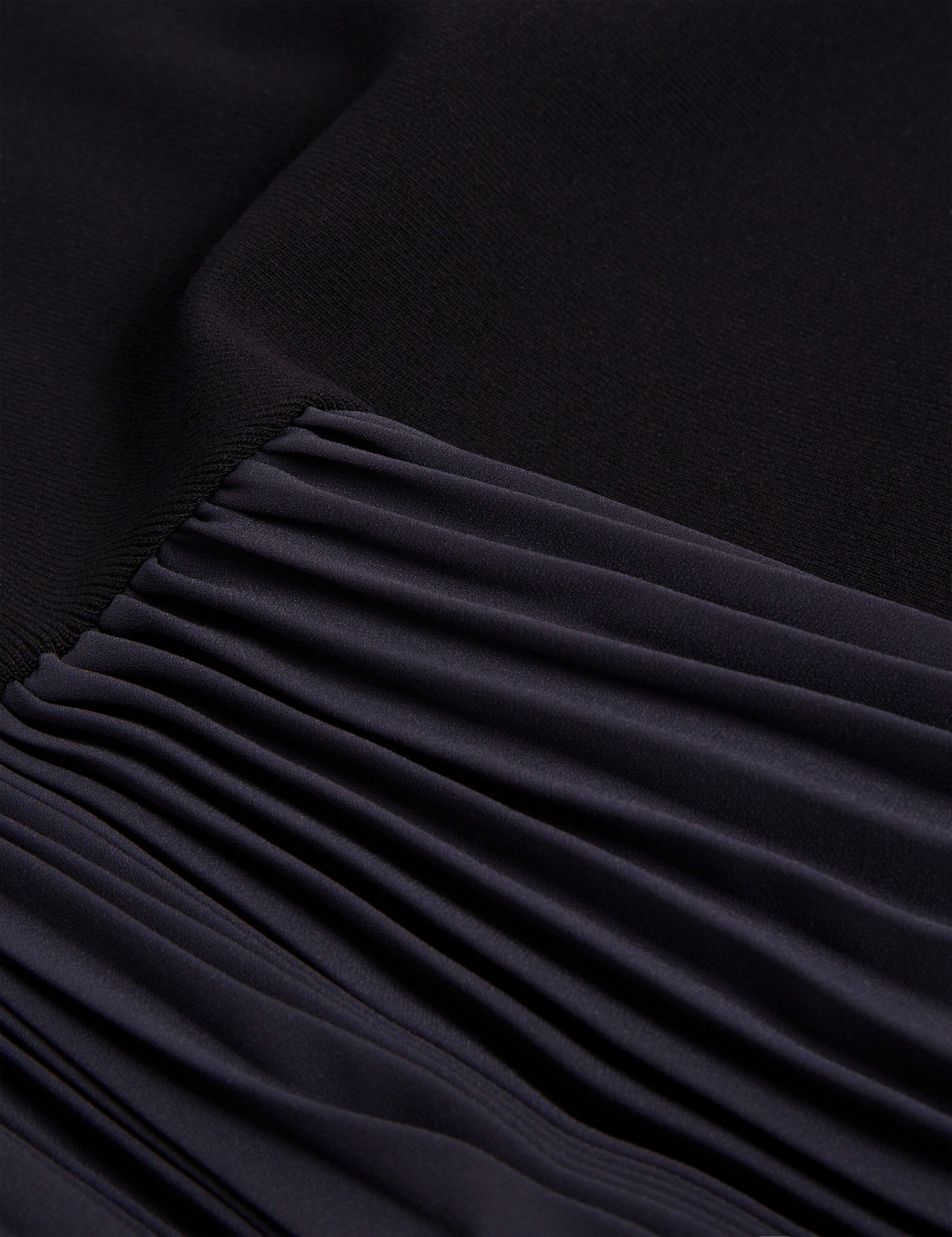 BELVIEE Long Sleeve Knit Midi Dress