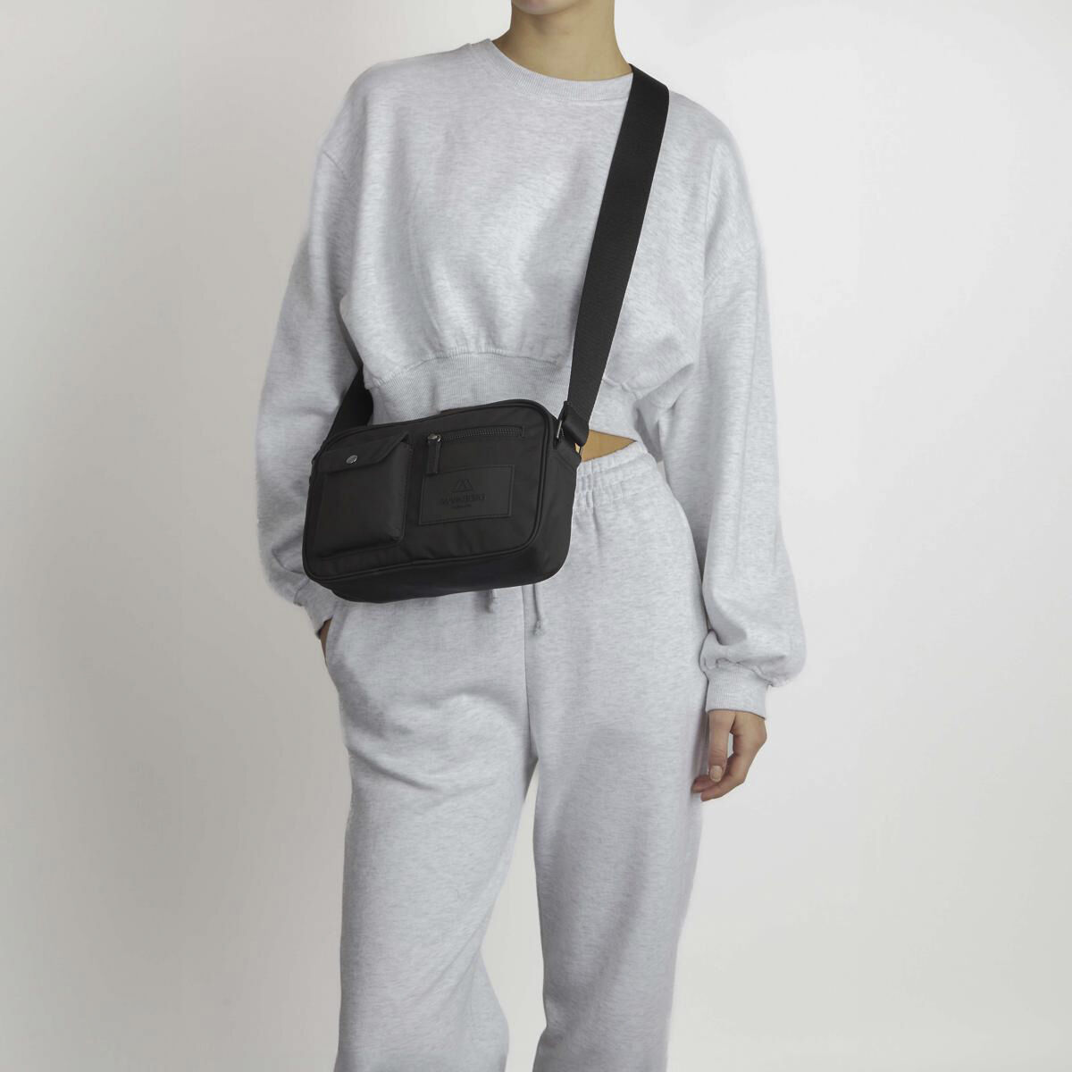 DarlaMBG Crossb. , Monochrome