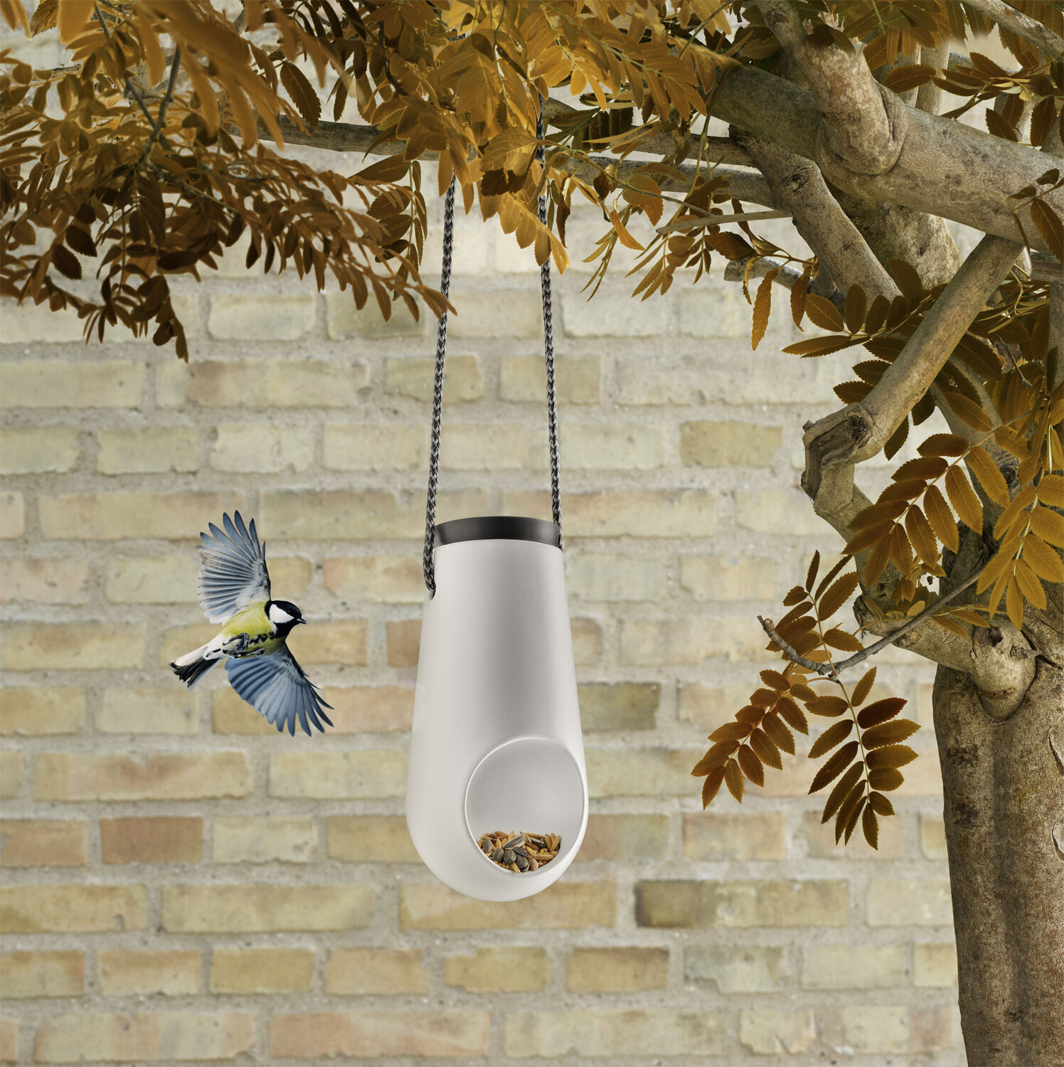 H&aelig;ngende foderdispenser