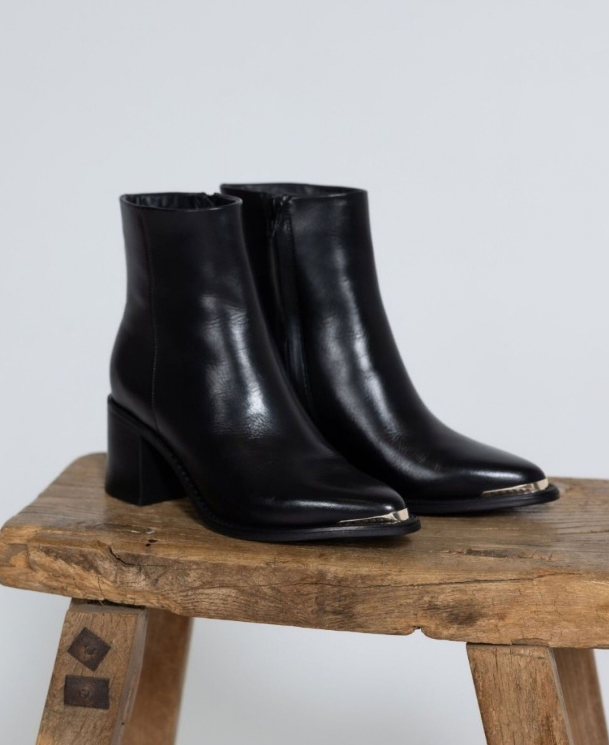 THE EMELY BOOT
