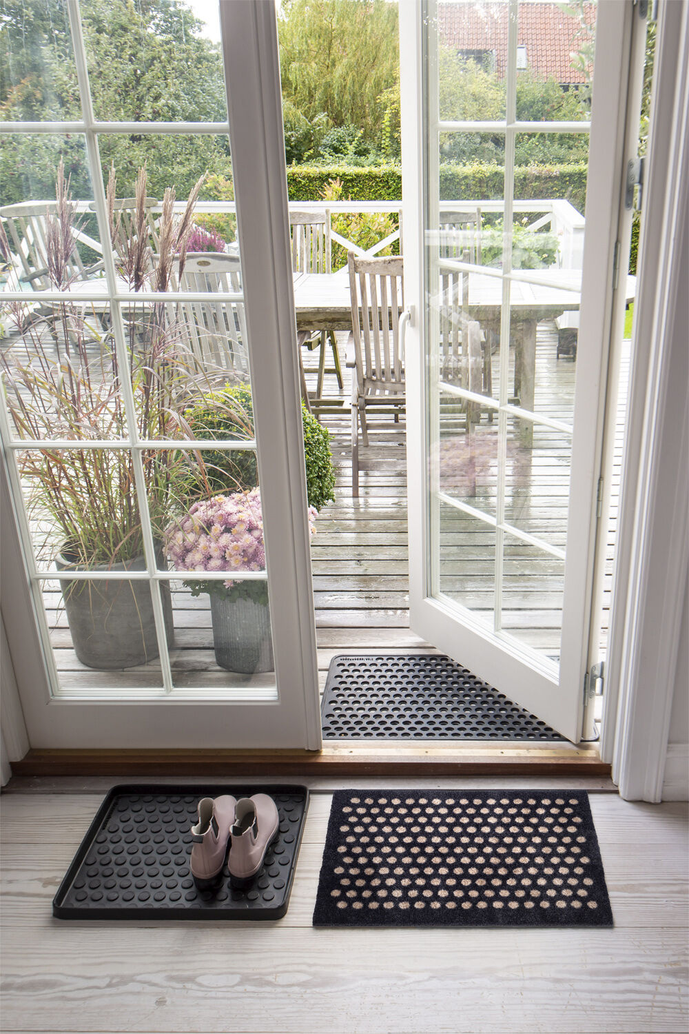 M&aring;tte 40x60 cm, dot sort/sand