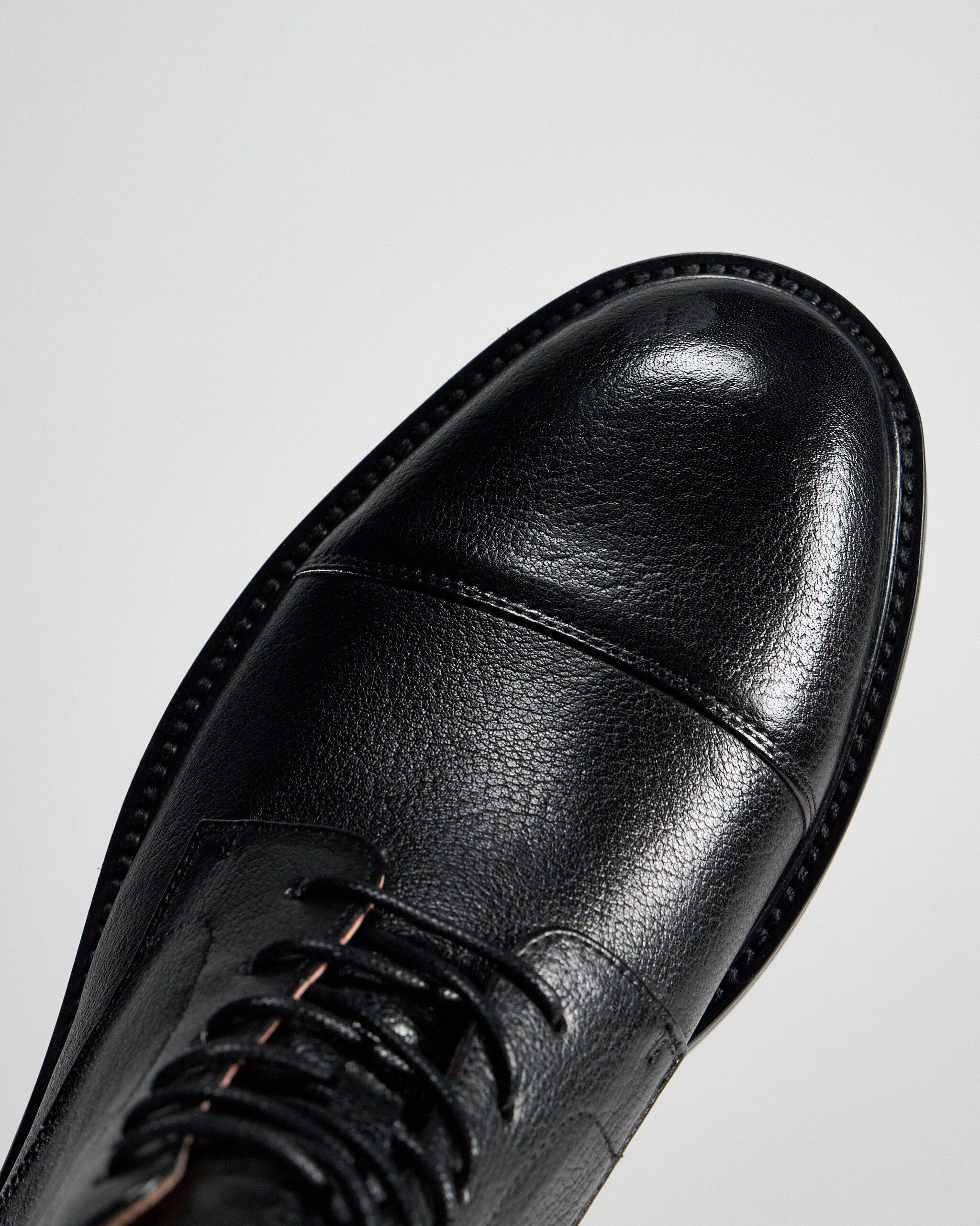 Laced boot