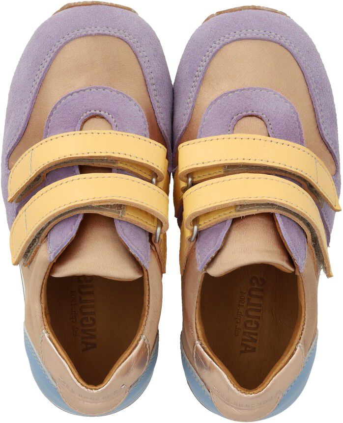 Running style sneaker