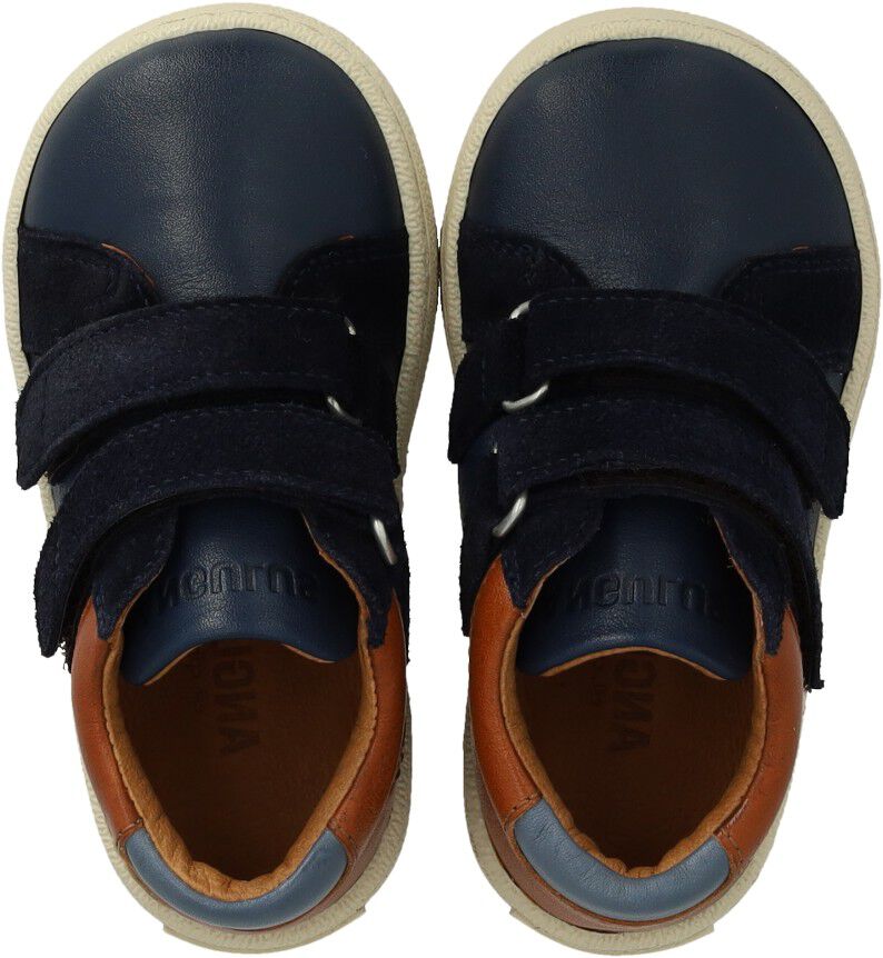 Mid-cut sneaker