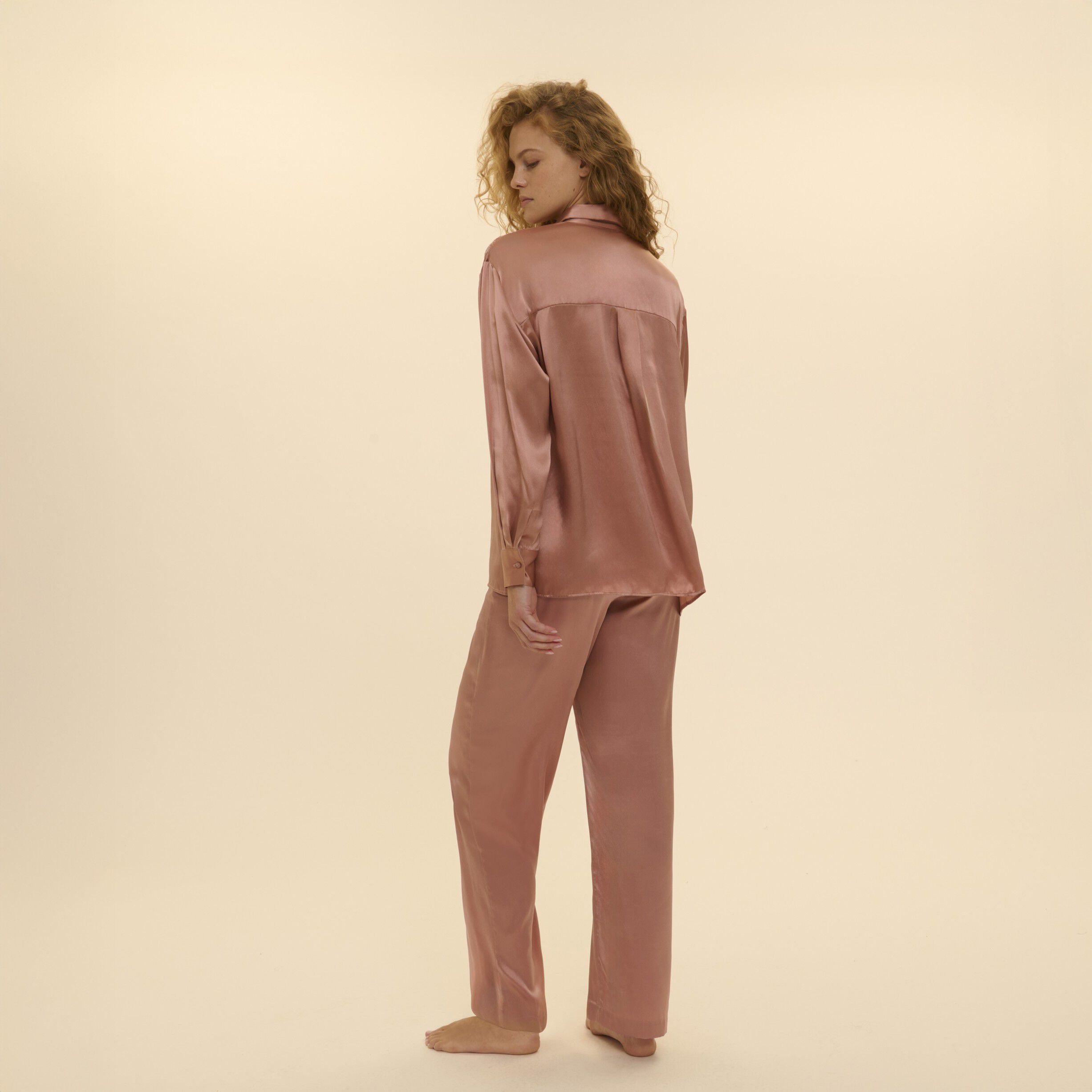 LOUNGEWEAR